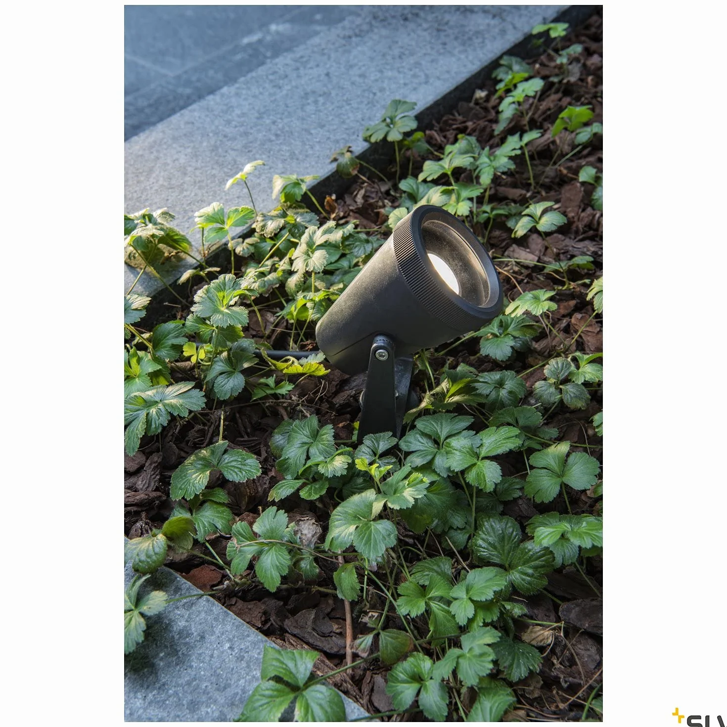 SLV Lampa wbijana w grunt SAMRINA SP single QPAR51 / lampa zewnętrzna do oświetlania ogrodu, tarasu, roślin, ścieżek, oczek wodnych, lampa zewnętrzna LED, reflektor zewnętrzny / GU10 IP65 7W czarna
