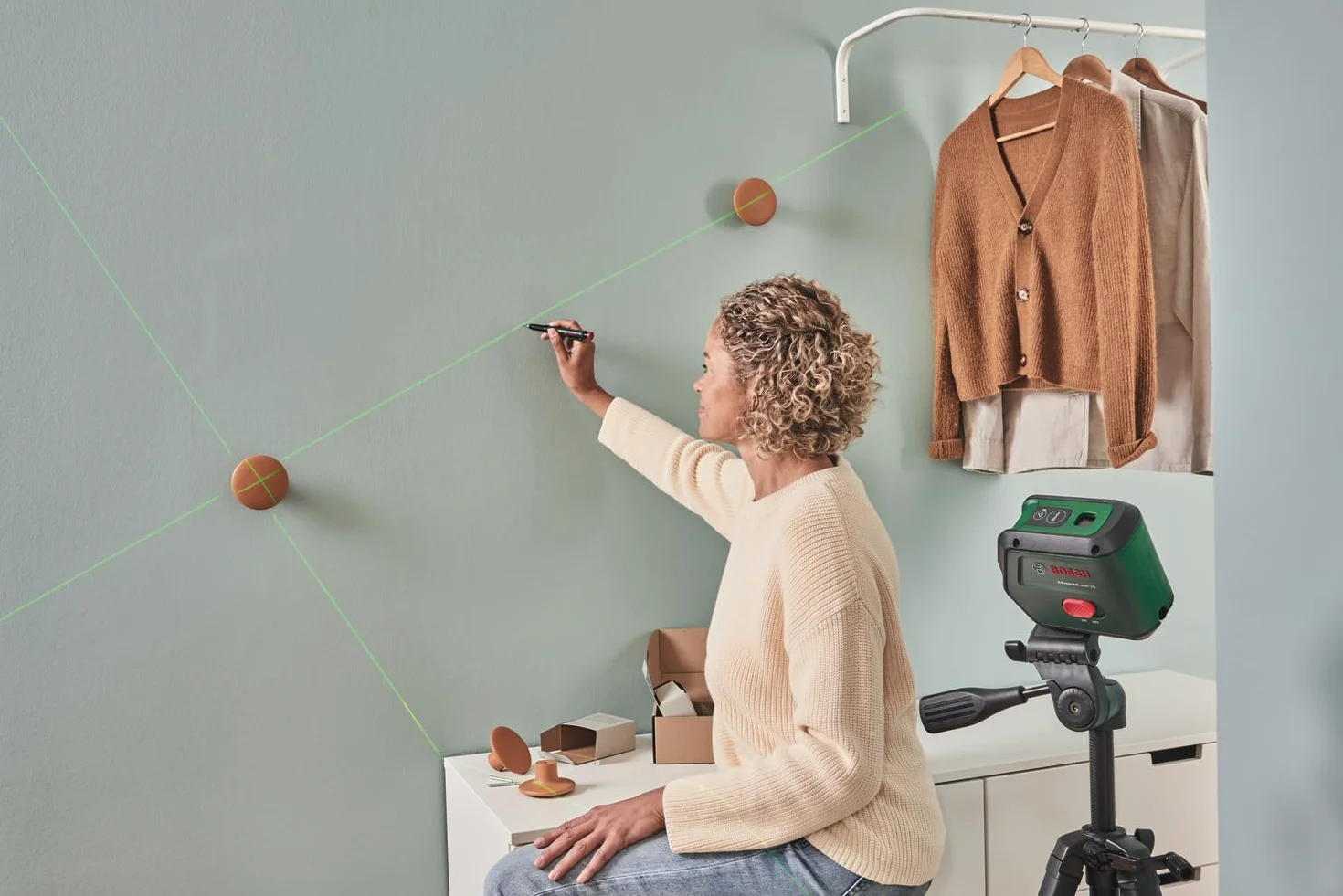 Statyw premium Bosch TT 120 (regulacja wysokości w zakresie 45-120 cm umożliwia szybkie i elastyczne pozycjonowanie laserów krzyżowych, opakowanie kartonowe)