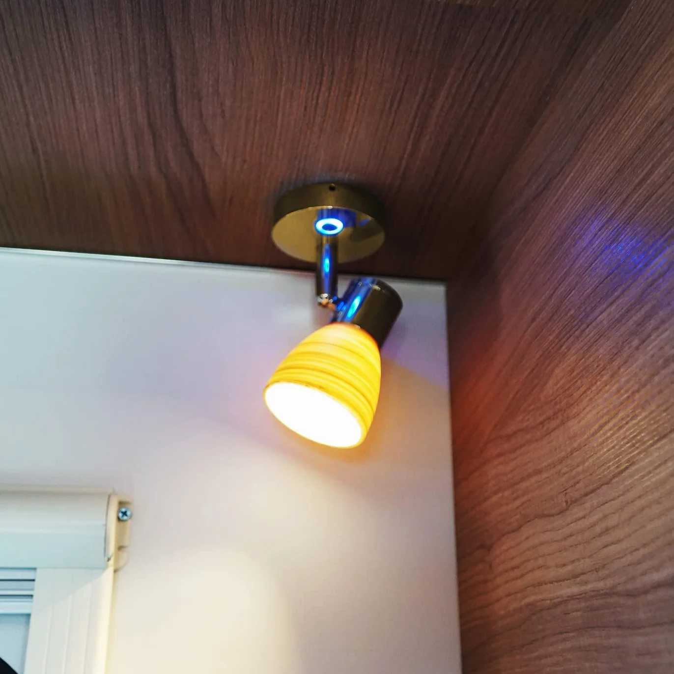 2 szt. RV 12 V lampki do czytania z portem USB, matowe szkło z wzorem drewna, polerowanie, oświetlenie wewnętrzne, aluminium ze złotym wykończeniem