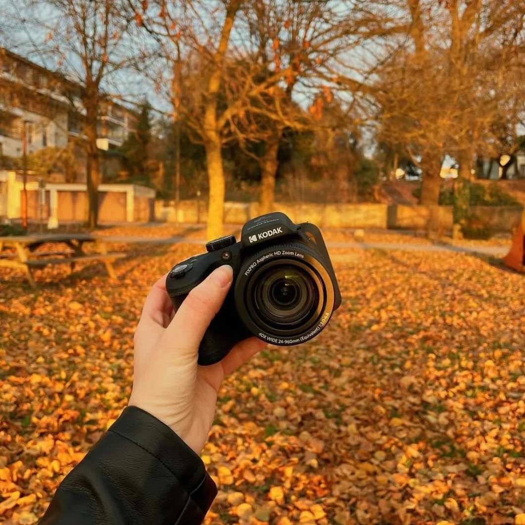 KODAK PIXPRO Astro Zoom AZ405-BK aparat cyfrowy 20 MP z 40-krotnym zoomem optycznym, szeroki kąt 24 mm, wideo 1080p Full HD i 3-calowym LCD (czarny)