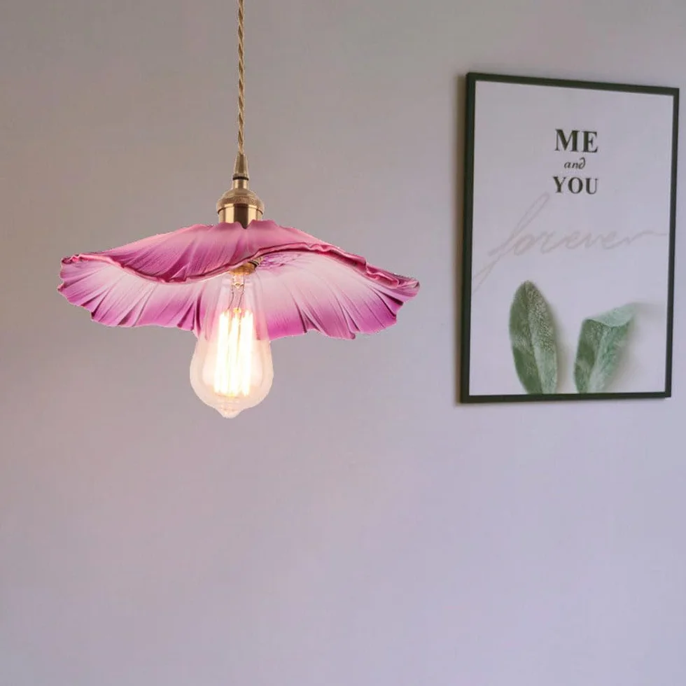 Szklana lampa wisząca w kształcie kwiatu - stylowa lampa wisząca z mosiężnym gniazdem E27, idealna na wyspy kuchenne, wejścia i stoły nocne.