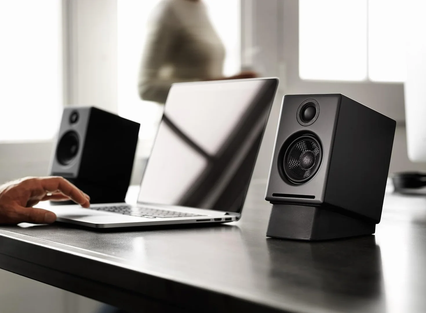 Głośniki komputerowe Audioengine A2 Bluetooth — bezprzewodowy system głośników komputerowych o mocy 60 W
