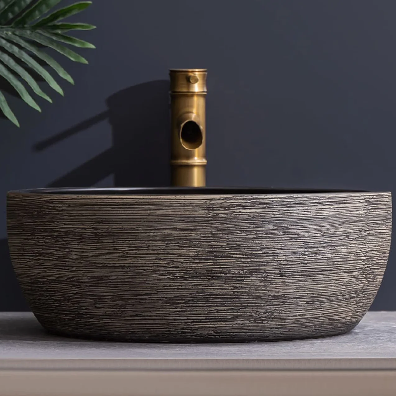 Okrągła Umywalka Nablatowa, Umywalka Ceramiczna Nablatowa, Umywalka Artystyczna Z Baterią W Kształcie Bambusa, O Teksturze Linii,