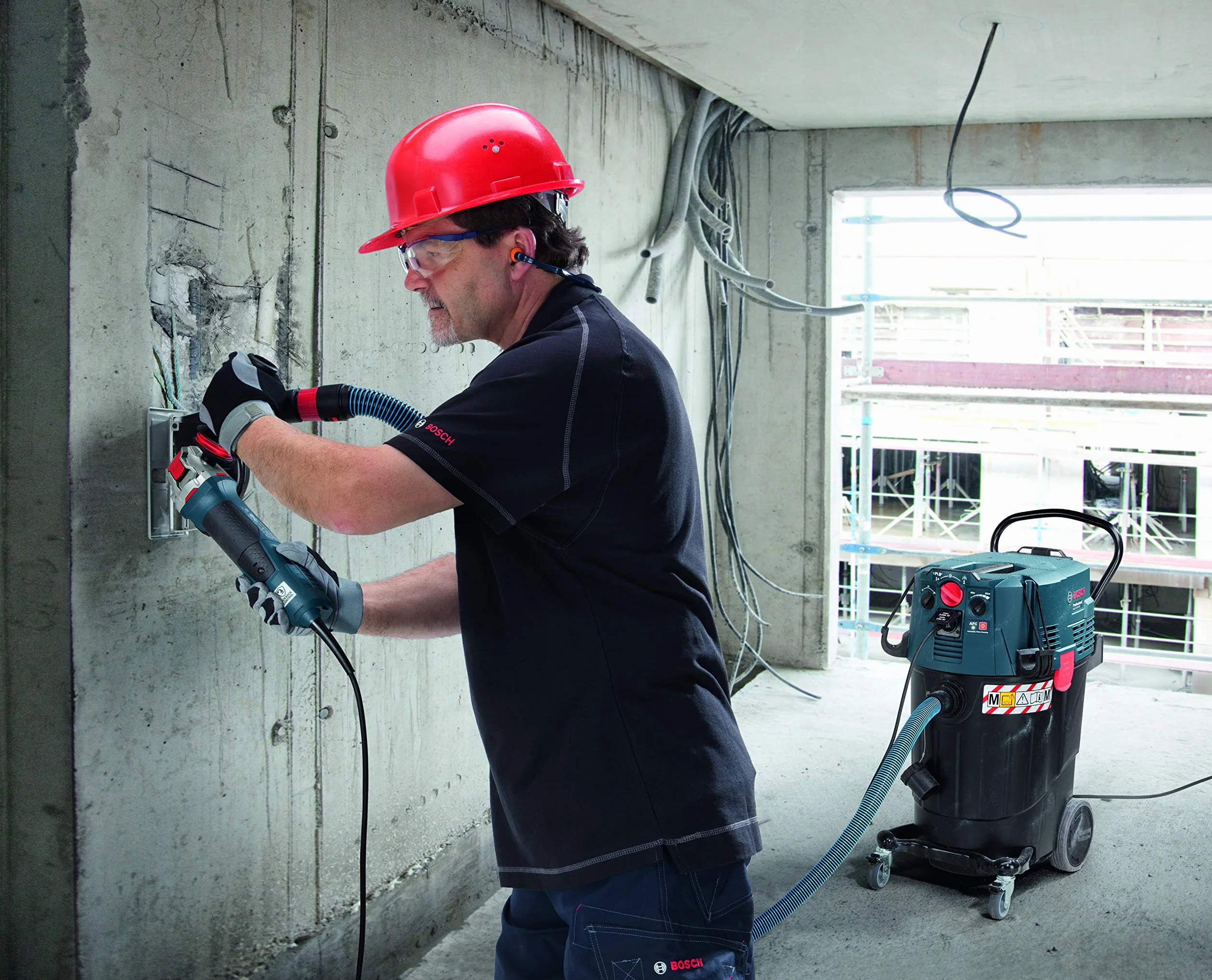 Bosch Professional: szlifierka kątowa GWX 750-125 (średnica tarcz 125 mm, 5-częściowy zestaw tarcz tnących i ściernych, pokrywa ochronna 125 mm, walizka) – Amazon Exclusive Set