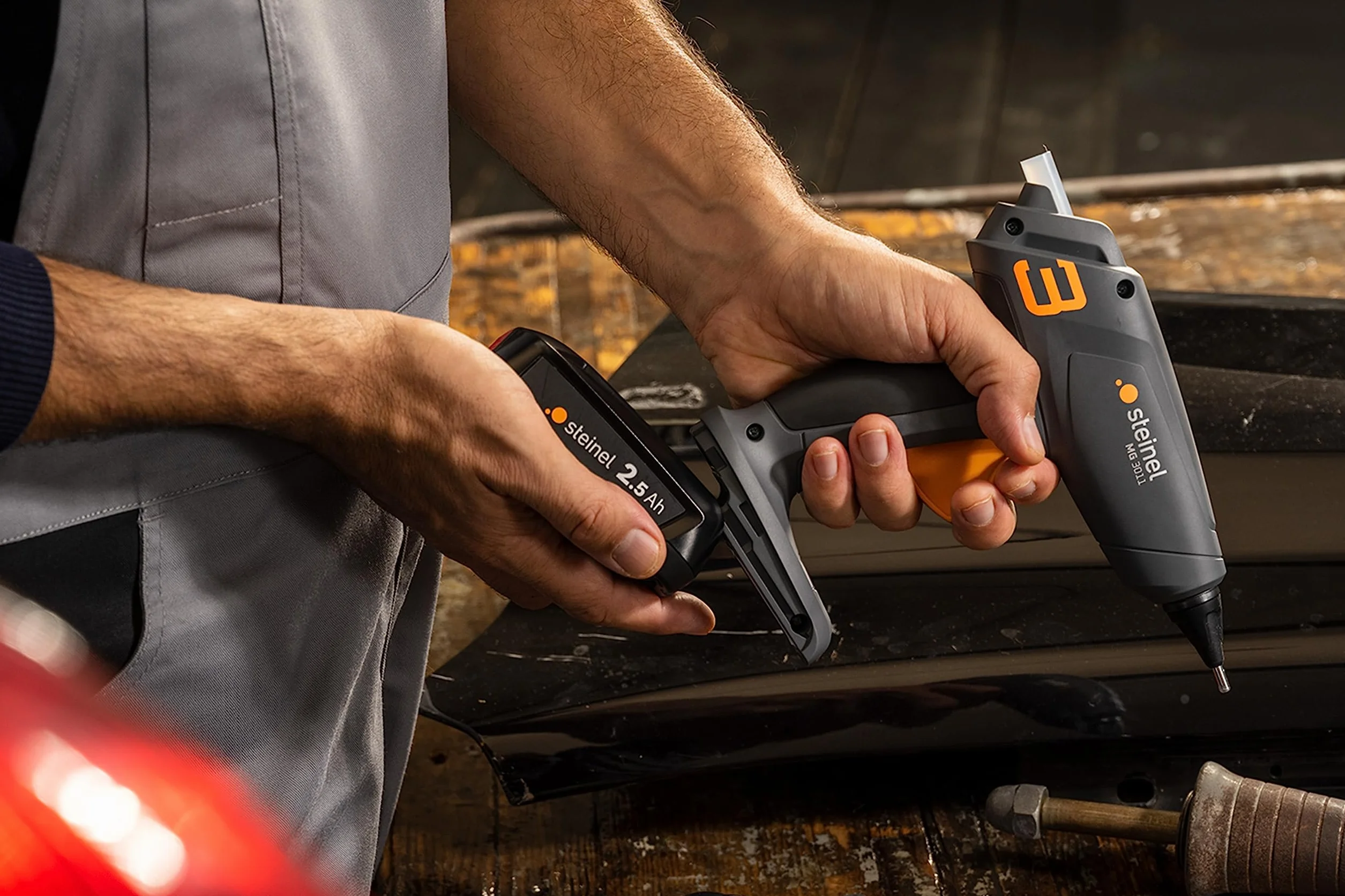 Steinel MobileGlue 3011 zestaw pistoletów do klejenia akumulatorów, zawiera akumulator PFA 2,5 Ah, bezprzewodowy pistolet do klejenia na gorąco 11 mm, 2 poziomy temperatury