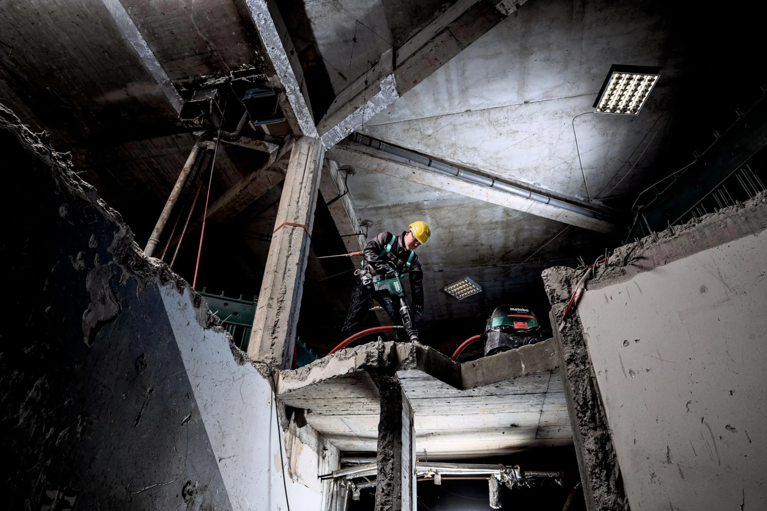 Metabo Młot kombi KHEV 11-52 BL (600767500) walizka z tworzywa sztucznego, maks. energia pojedynczego uderzenia (EPTA): 18,8 J, maksymalna prędkość udaru: 2360 /min, znamionowa moc poboru: 1500 W