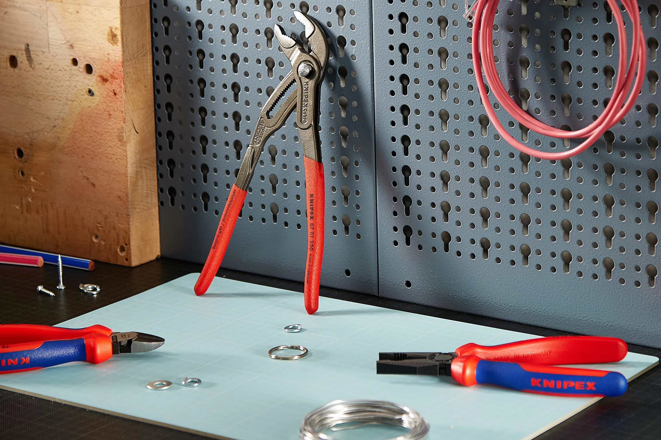 KNIPEX Zestaw szczypiec bestsellerów 1 x 03 02 180, 1 x 70 02 160, 1 x 87 01 250 w opakowaniu z zawieszką, 00 20 09 V01