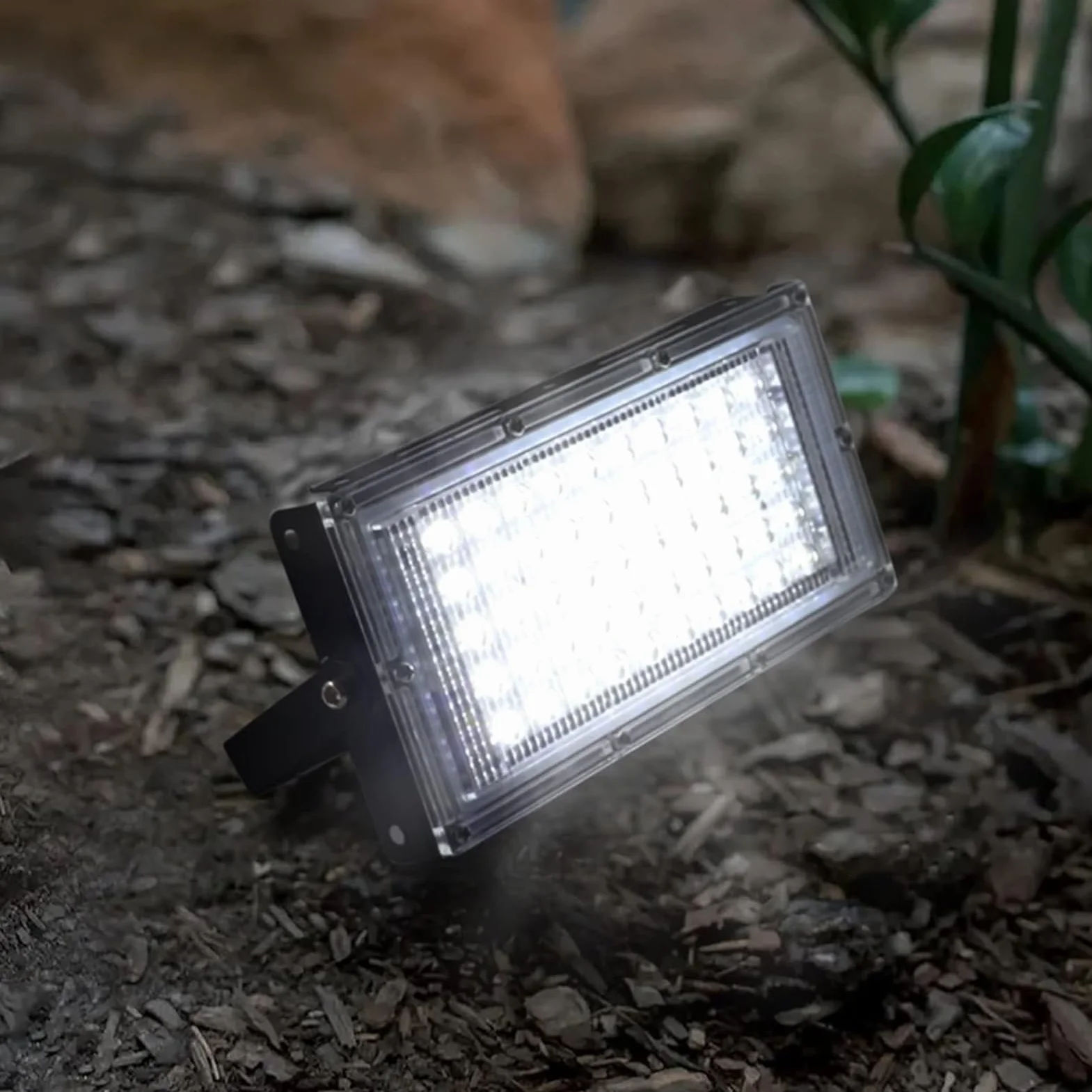 Lampy solarne zewnętrzne, Reflektor IP65 reflektorowy Zewnętrzne oświetlenie krajobrazu do ogrodu, podwórka, garażu, drzwi(Cold White,50W)