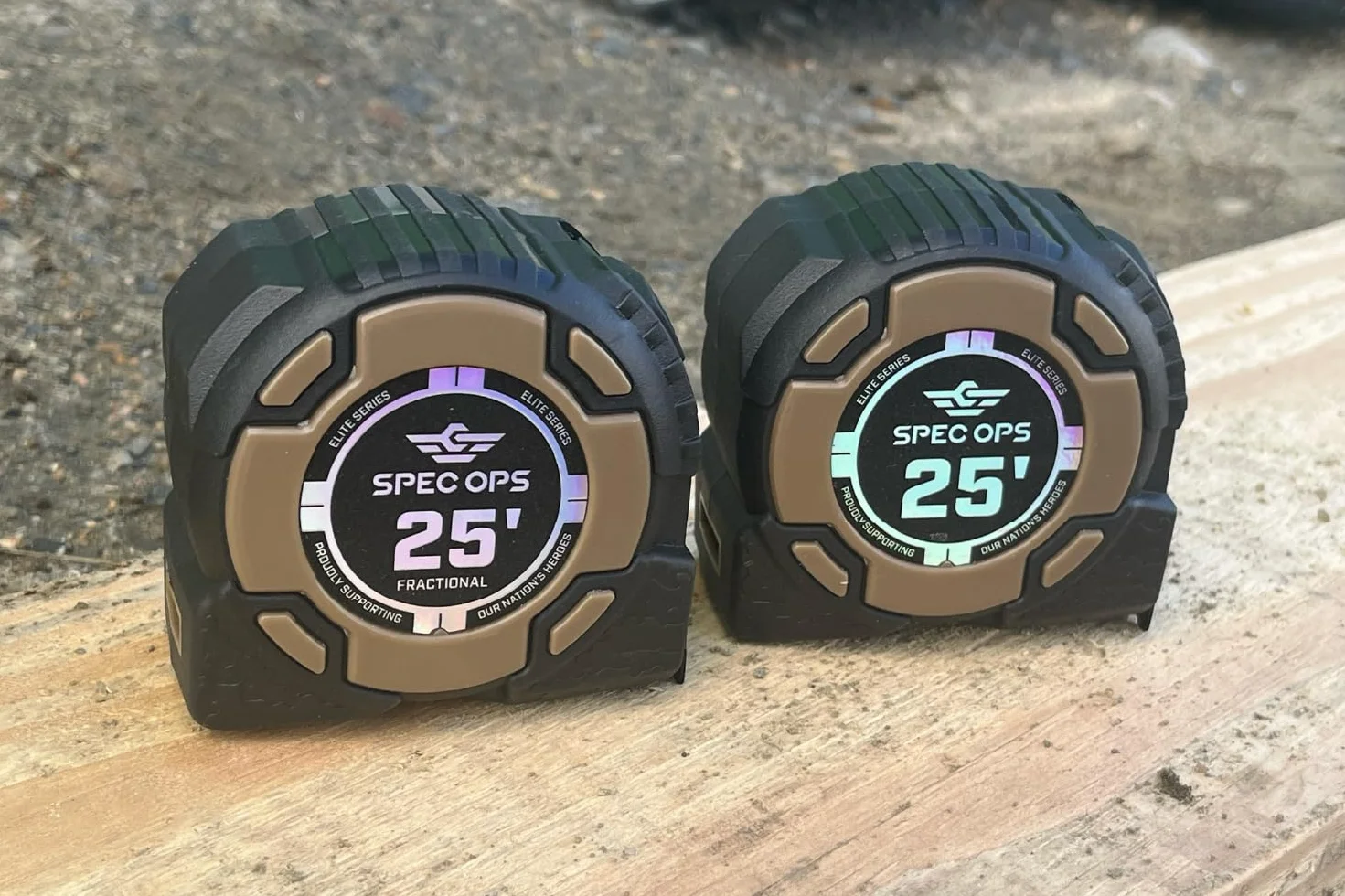 Spec Ops Tools Taśma magnetyczna z serii Elite 25 stóp, dwustronne ostrze 1 1/10.2 cm, wyróżniające się 12 stóp, obudowa kompozytowa klasy wojskowej, 3% przekazane weteranom