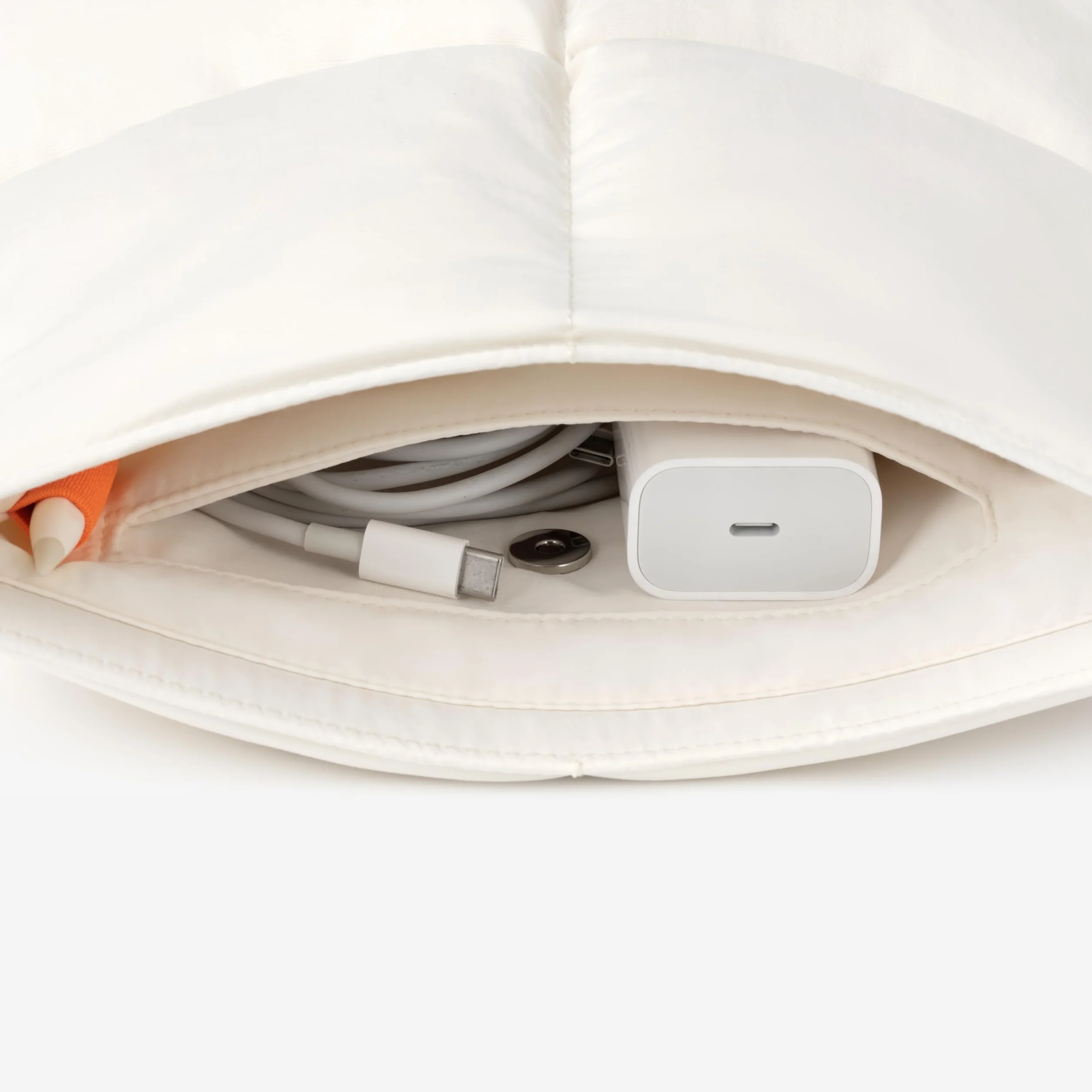 Comfyable Puffy etui na tablet 9-11 cali kompatybilne z 11 cali iPad Pro M5, iPad Air M4 2026 z Magic Keyboard, pionowa pikowana torba puffer na tablet dla kobiet i mężczyzn, ryżowa biel