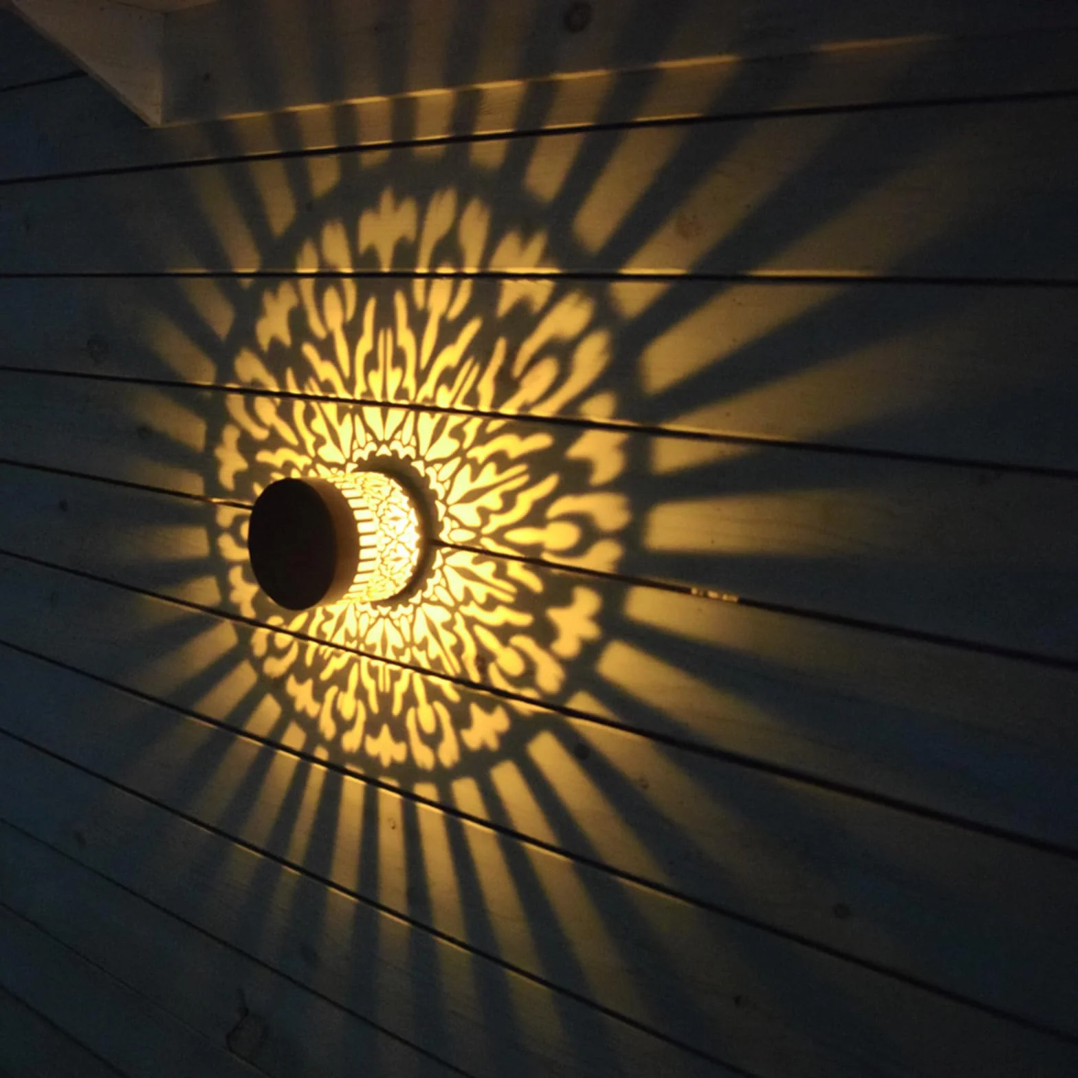 Solarne lampiony zewnętrzne, metalowe, wodoodporne lampy solarne do ogrodu, na taras, taras, schody, ścianę, 2 sztuki dekoracyjnych lamp mandali zasilanych energią słoneczną