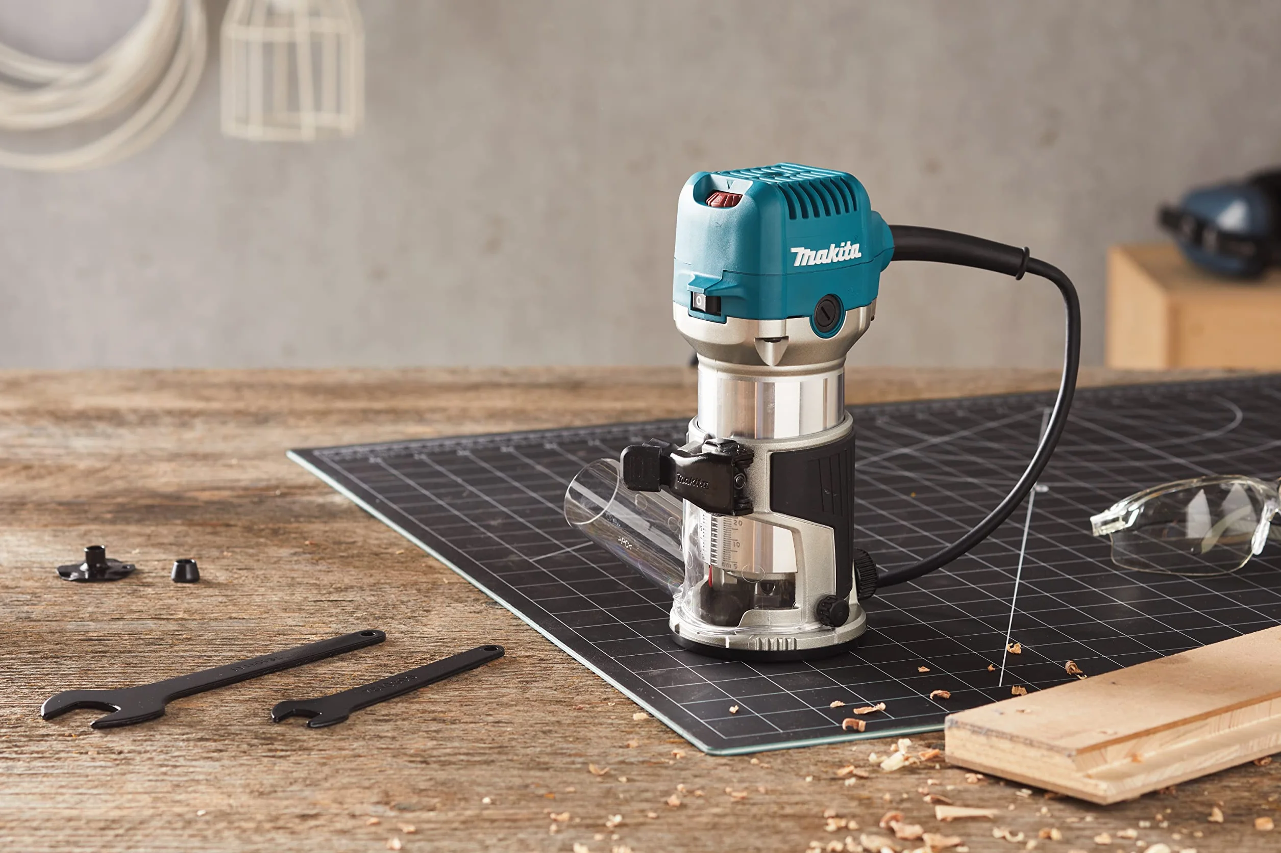 Makita Rt0702C Ściernica 710W Ø8 mm Ø6 mm