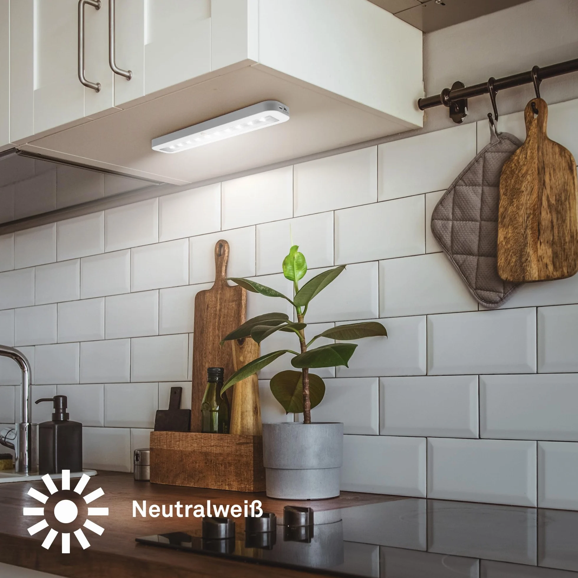 BRILONER - Lampa podszafkowa LED z czujnikiem ruchu, akumulatorem, neutralnym światłem i samoprzylepnym montażem, oświetlenie podszafkowe kuchenne oraz lampa LED pod meble, 30,5 x 6,5 x 2 cm, biała