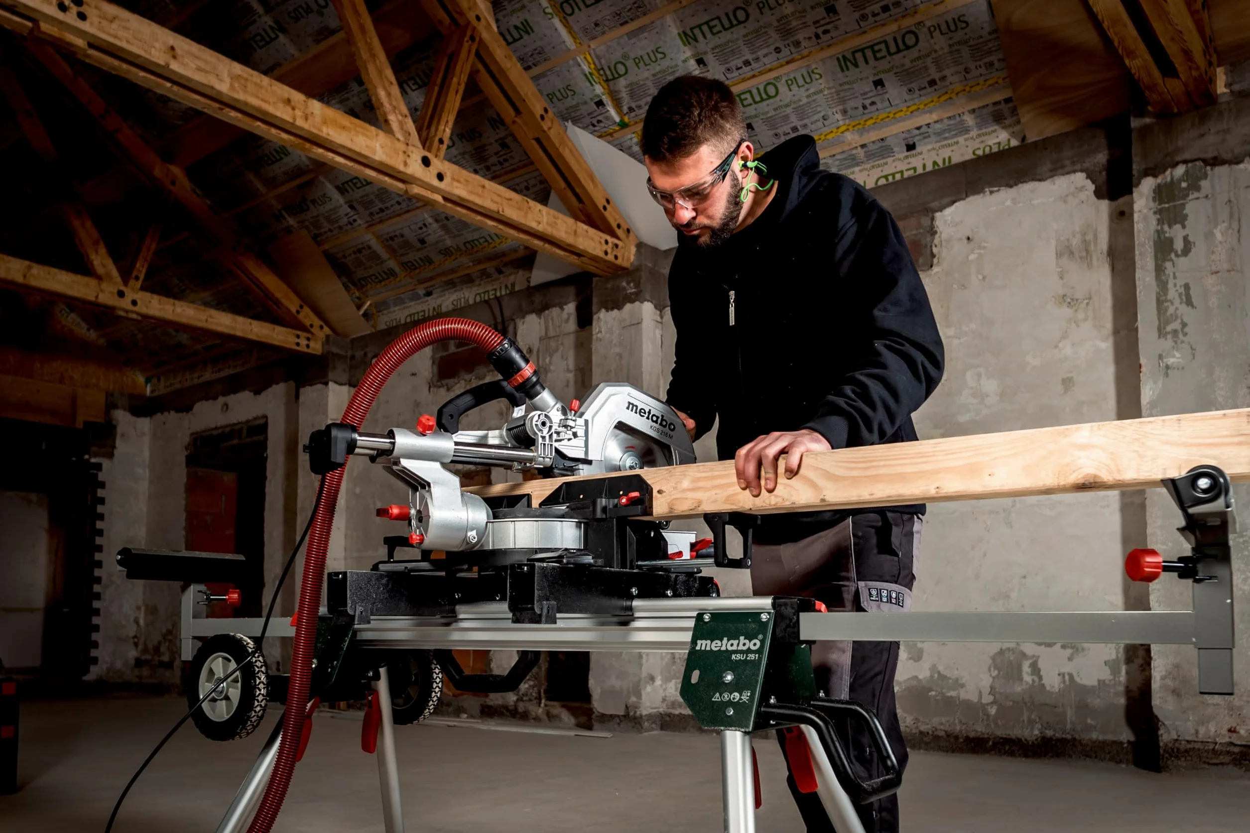 Metabo KGS 305 M – 613305900 – z Precision Cut Line, 305 mm 2. Brzeszczot z twardego metalu i funkcja ciągnięcia – długość kabla 2 m