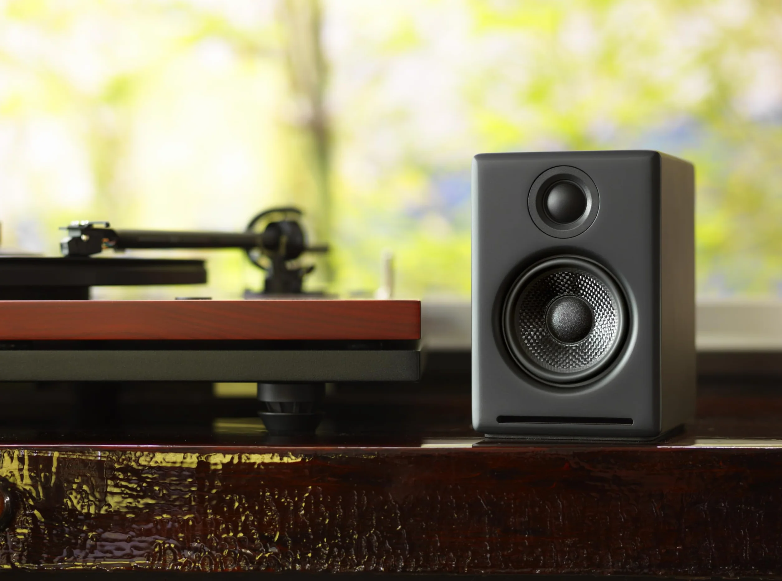 Głośniki komputerowe Audioengine A2 Bluetooth — bezprzewodowy system głośników komputerowych o mocy 60 W