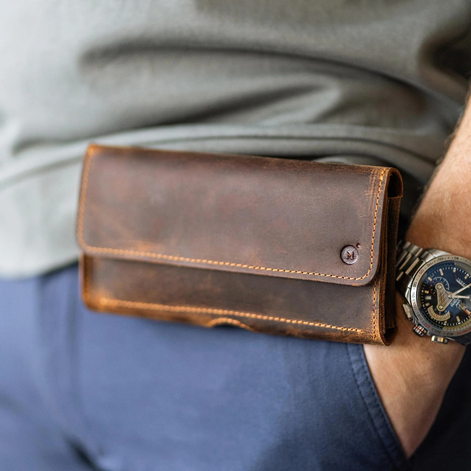 Moonster Etui na Telefon do Paska z Prawdziwej Skóry z Zatrzaskiem dla Mężczyzn – Wytrzymałe Skórzane Etui na Telefon Wykonane Ręcznie – Pozioma Kabura na Telefon do Paska z Magnetycznym Zapięciem
