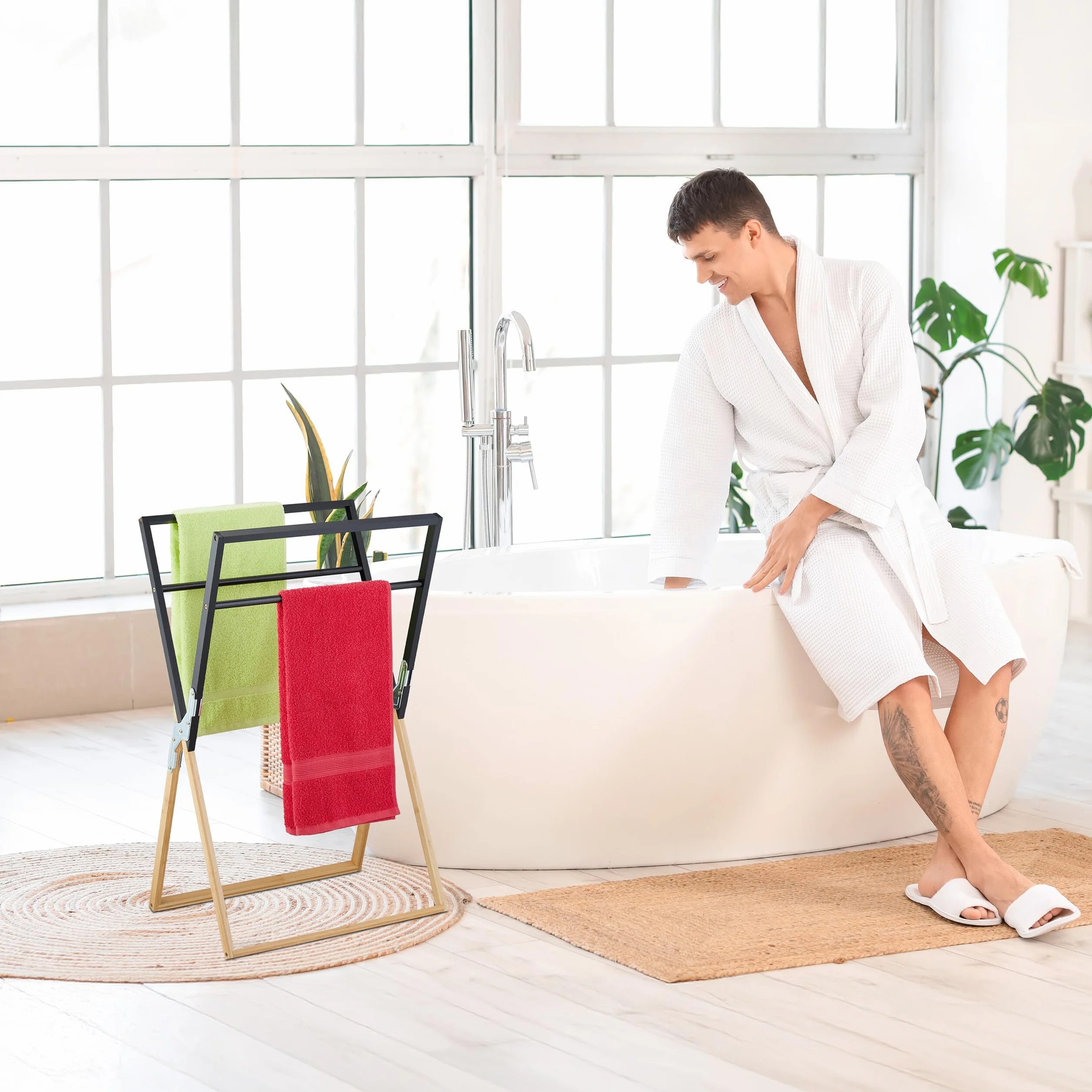 Relaxdays składany wieszak na ręczniki z 4 drążkami, łazienka, bambus, żelazny wieszak na ręczniki, wolnostojący, czarno-naturalny
