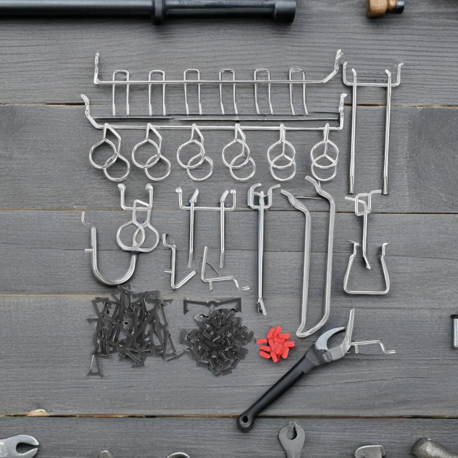 2 Zestawy Metalowe Do Pegboard z Antypoślizgowymi Osłonami Stóp Sztuk Wytrzymałe Uchwyty Do Organizacji Półkach Sklepowych i Warsztatowych Uniwersalne Akcesoria Kuchni i Garażu