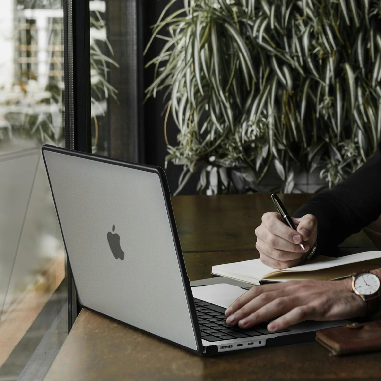 BlueSwan Etui kompatybilne z Macbook Pro 16 cali M5 M4 M3 M2 M1, Ramka TPU + Matowa Osłona PC, Matowe przezroczyste