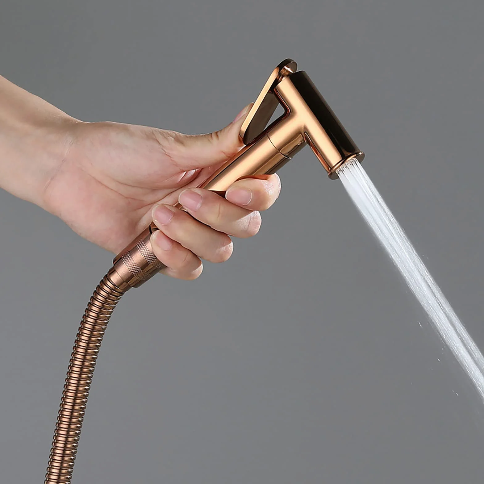 Rose Gold Handheld Bidet Zestaw opryskiwaczy z montażem ściennym Pojedynczy uchwyt mosiężna bidet zestaw rozpylaczy dla pieluszek zawiera 150 cm wąż prysznicowy i okrągłą głowę LWX