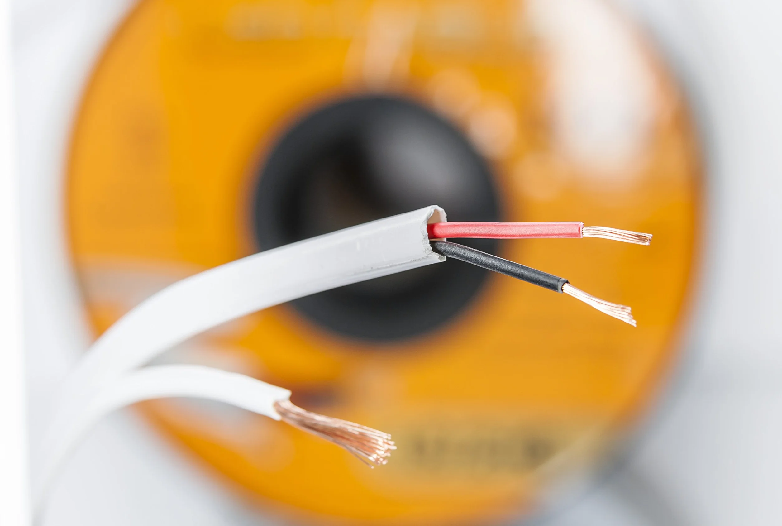 Kabel LED niskiego napięcia 18AWG, 3 przewody, oceniany na zewnątrz, osłonowy przewód głośnikowy UL/cUL klasa 2, odporny na światło słoneczne (30 m)