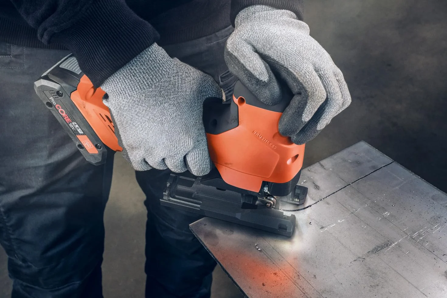 FEIN Akumulatorowa wyrzynarka do metalu i drewna 26 mm skok F-IRON Jig 26 AS Set 2 x 4 Ah. Wydajna wyrzynarka do metalu i drewna do precyzyjnych i zakrzywionych cięć, 2 ProCore 18 V 4 Ah i ładowarka