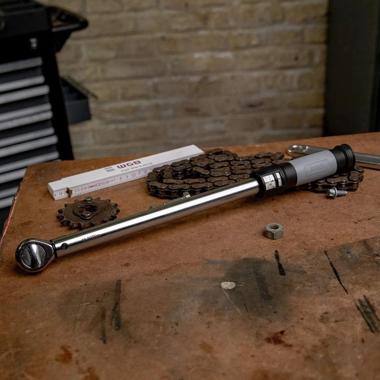 Automatyczny klucz dynamometryczny 1/2" do samochodów, pojazdów mechanicznych, motocykli itp. | 40 do 200 Nm przy ± 3% tolerancji, nadaje się jako klucz do nakrętek kół | Narzędzie dynamometryczne do