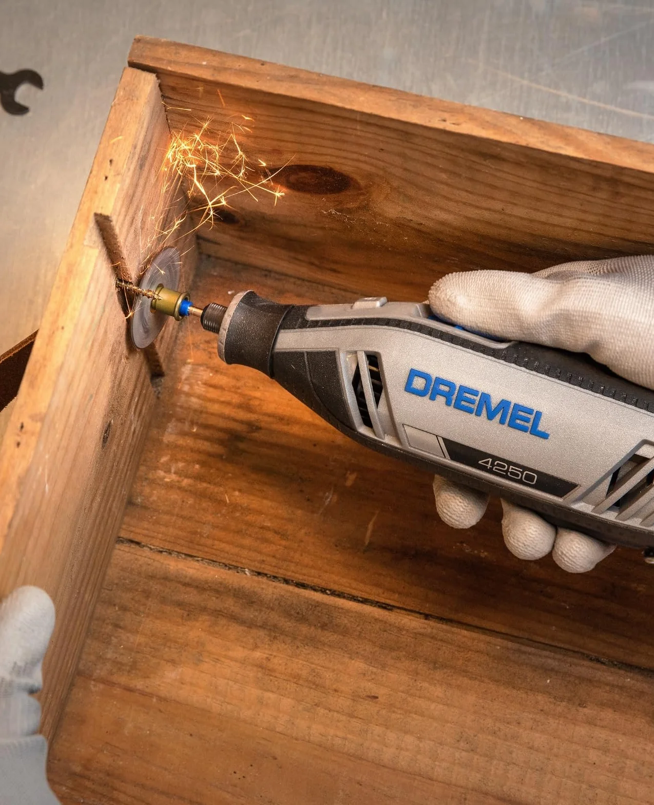 Dremel 4250 Narzędzie obrotowe 175 W – zestaw z narzędziem wielofunkcyjnym i 3 przystawkami / 45 akcesoriami, silnik 175 W ze sterowaniem elektron., regulacja prędkości obr. 5 000 – 35 000 obr./min