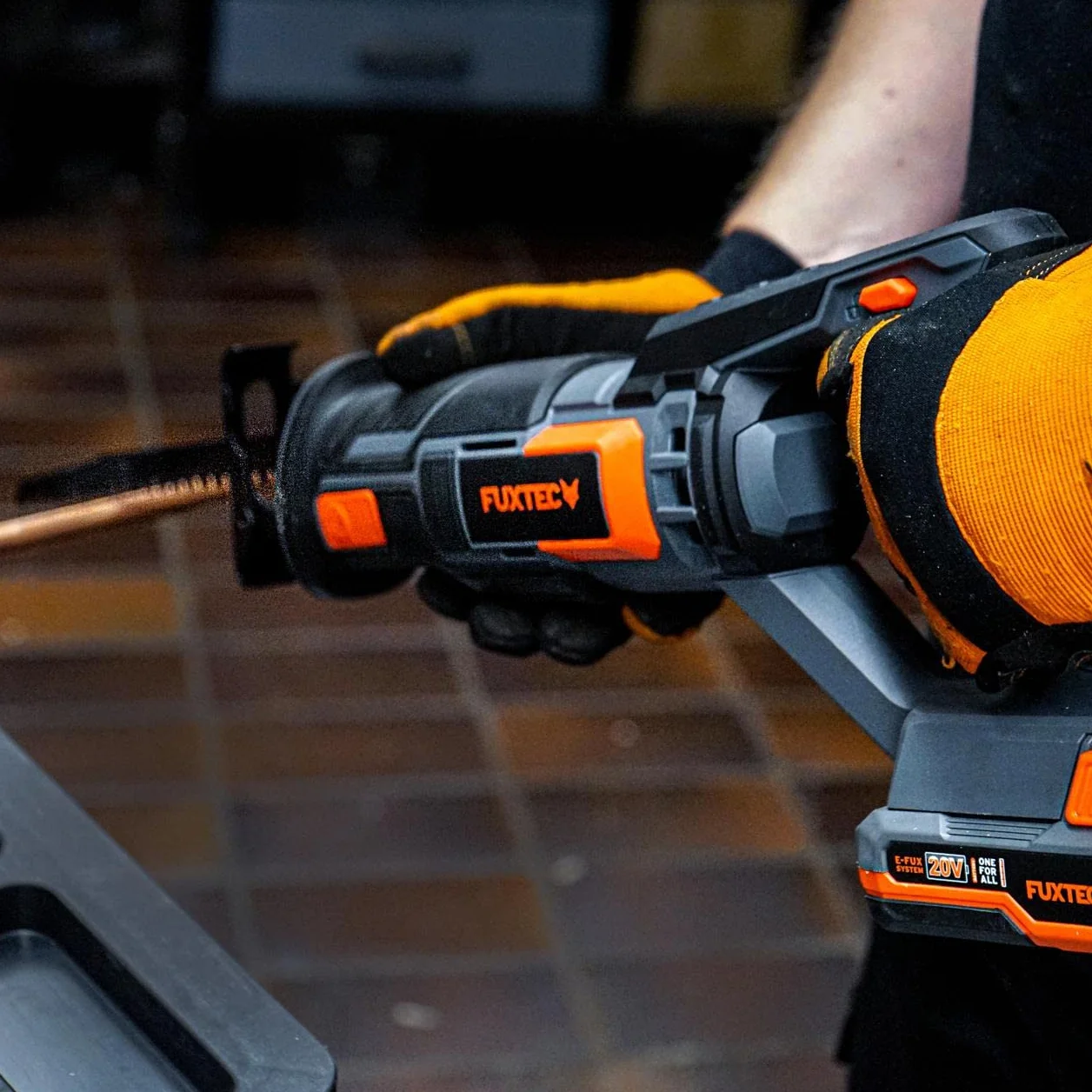 FUXTEC Akumulatorowa piła szablasta 20 V E1SS20 elektryczna piła lisi ogon – bezprzewodowa, piła do drewna do 150 mm
