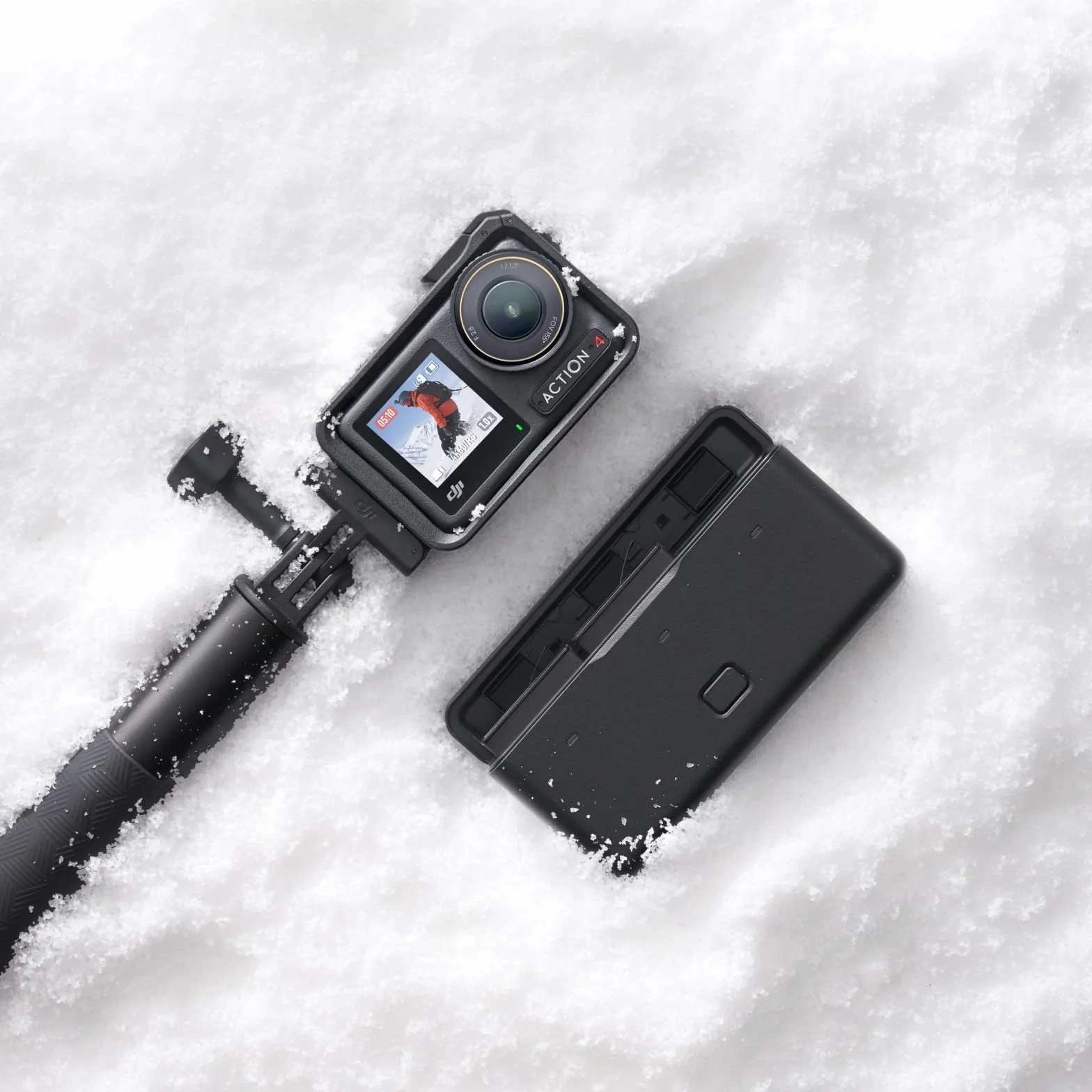 DJI Osmo Action 4 Adventure Combo - wodoodporna kamera 4K/120 fps z czujnikiem 1/1,3 cala, ultraszerokim, 155º FOV, do 7,5 godz. z 3 dodatkowymi akumulatorami do vlogowania