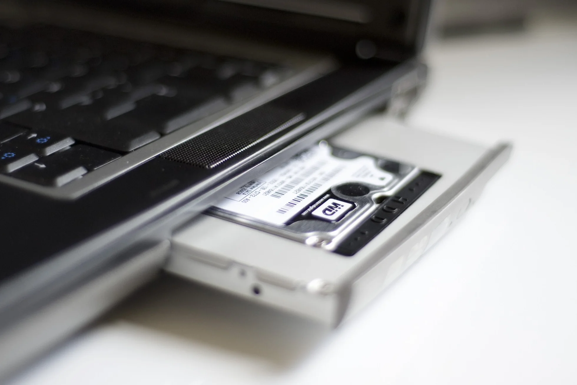 DIGITUS Ramka montażowa SSD/HDD 2,5", SATA do SATA III, 9,5 mm, 6 Gbit/s