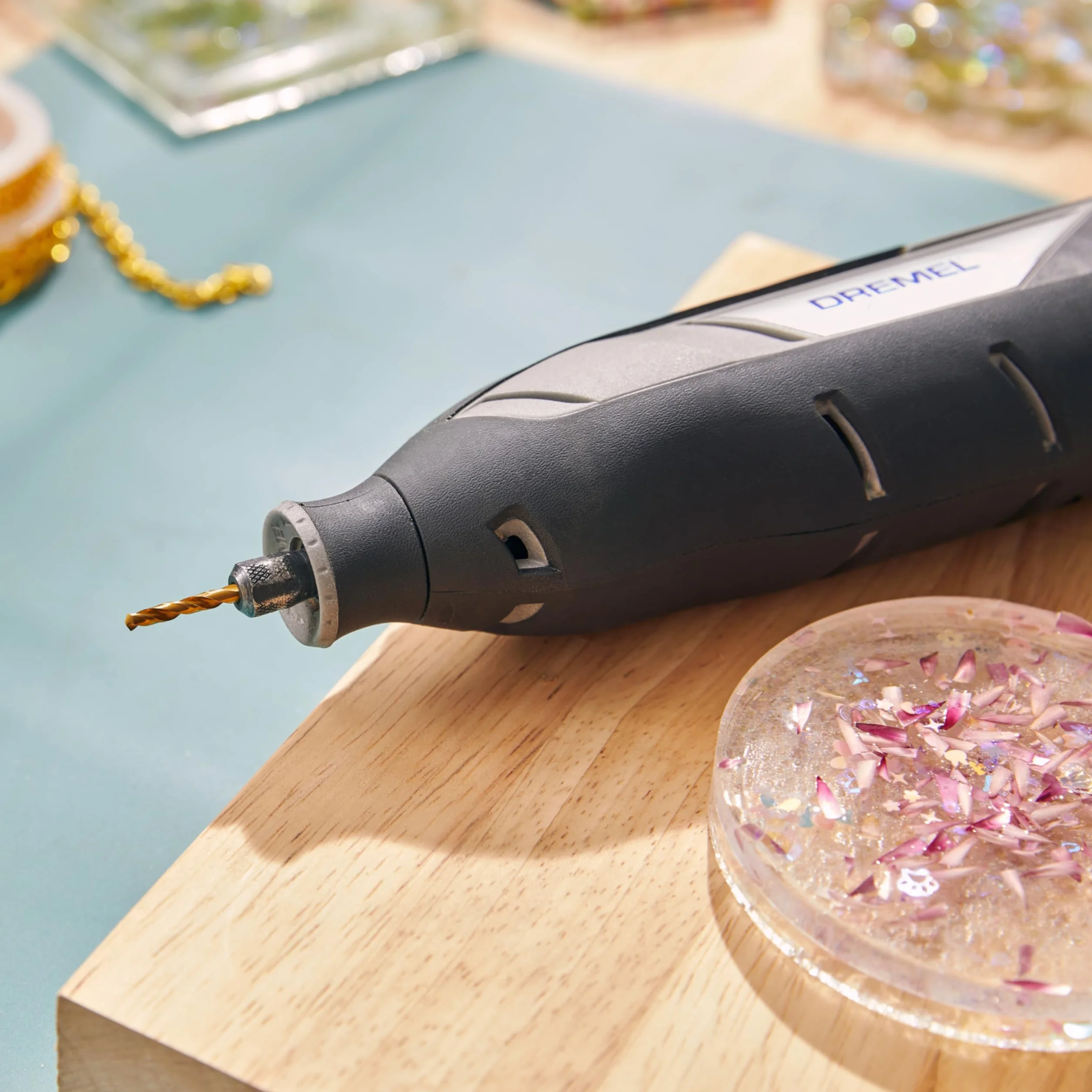 Dremel Zestaw 7 Wierteł pokrytych tytanem z Etui (0.8-3.2mm), wierci w drewnie, tworzywach sztucznych, metalach miękkich i płytach kartonowo-gipsowych do obrotowych narzędzi wielofunkcyjnych (628DM)