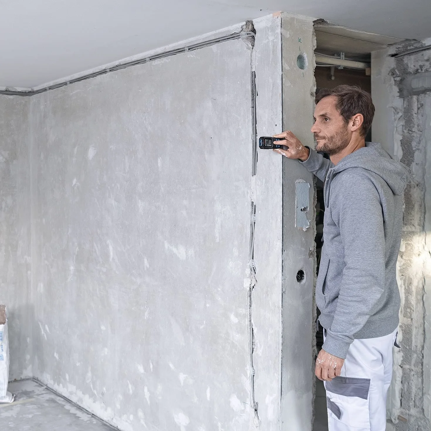 Bosch Professional Dalmierz laserowy GLM 50-27 CG + zaczep do paska (zielona wiązka, zasięg: do 50 m, wytrzymały, IP65, Bluetooth, 2 baterie AA, uchwyt na rękę, pokrowiec) – Amazon Exclusive Set
