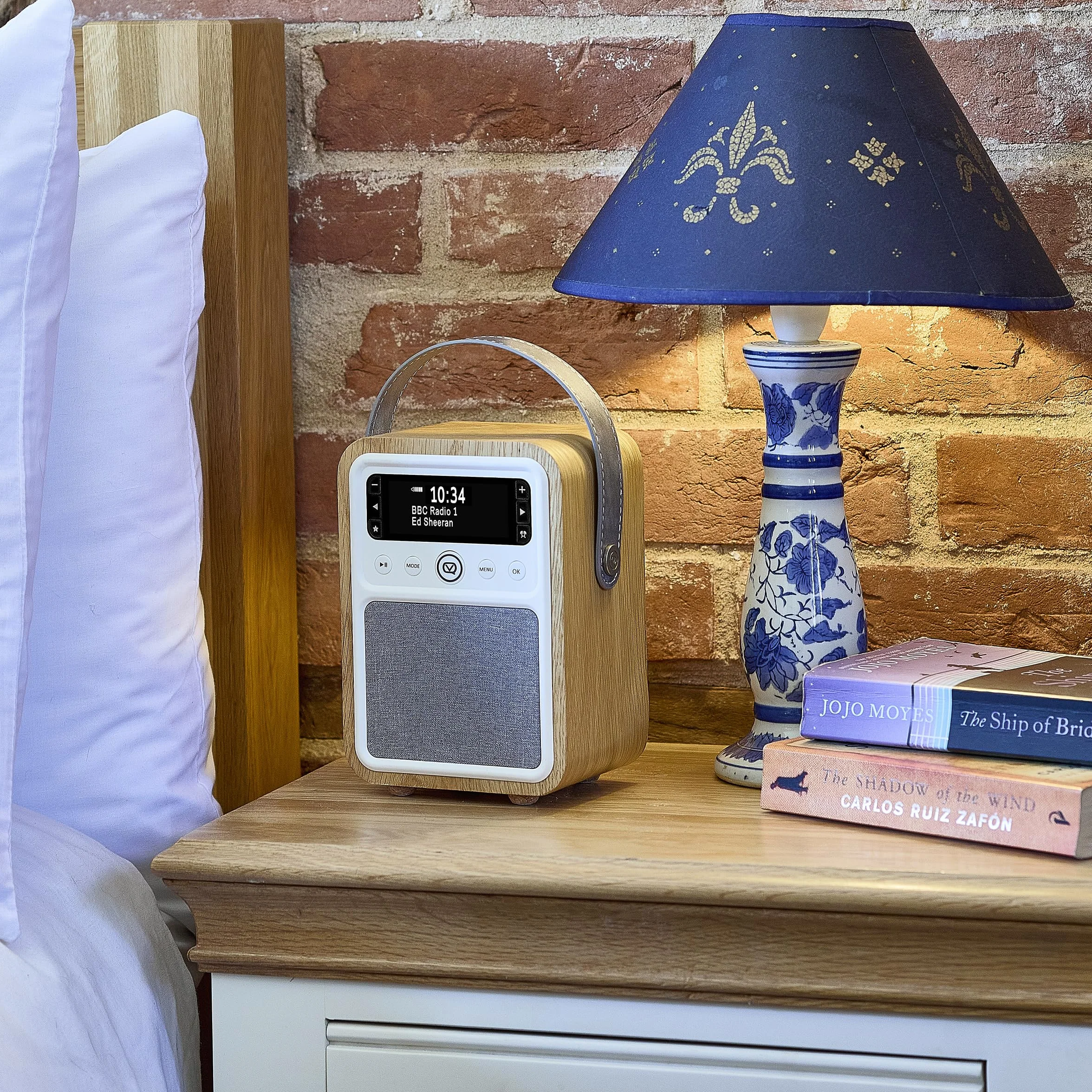 VQ Monty Dab Plus/Dab Radio z Bluetooth, FM i Funkcją Budzika - Zasilane z Sieci i Baterii Przenośne Radio z Anteną, Gniazdkiem Słuchawkowym i Portem Usb do Ładowania - Dąb