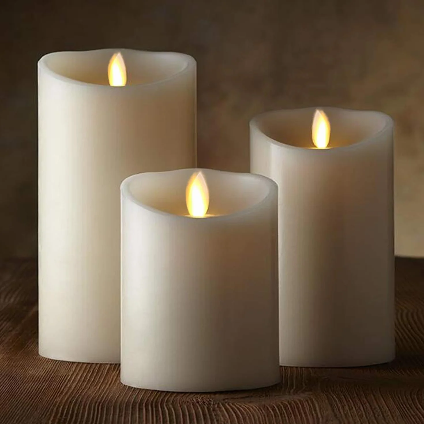 Da by świece LED bez płomienia, bateria na 300 godzin, zestaw 3 świec dekoracyjnych, 10 cm, 12,8 cm, 15,2 cm Migający płomień LED jest wykonany z naturalnego wosku w kolorze kości słoniowej.