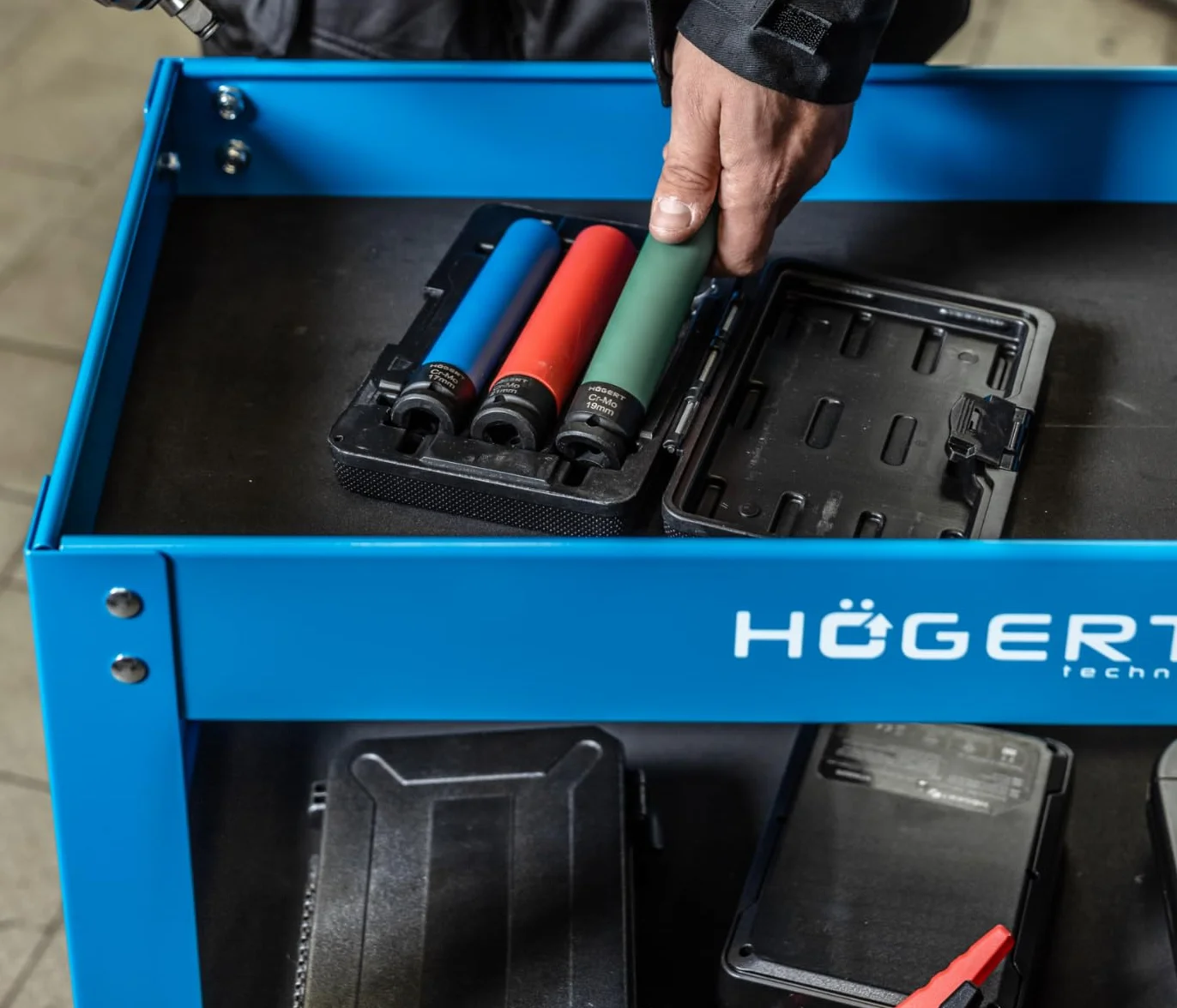 Högert Technik - Wózek warsztatowy z 3 poziomami | nośność: 110 kg | z 4 kołami z PCW | 3 poziomy o powierzchni 730 x 384 x 80 mm | szafki na narzędzia