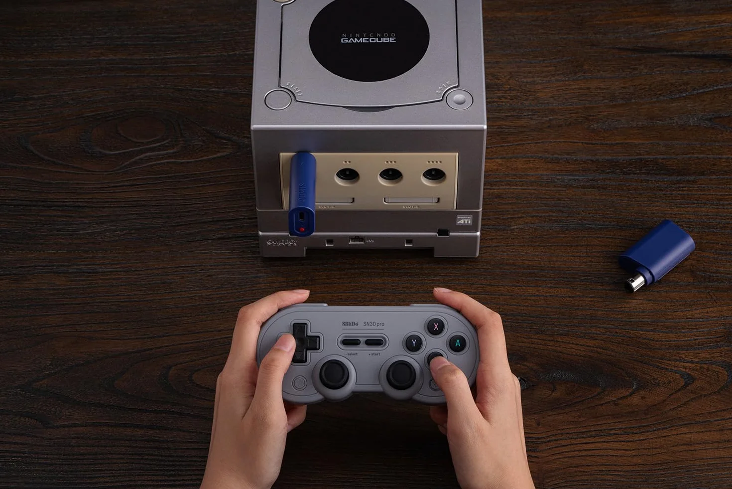 8BitDo Odbiornik retro Bluetooth do NGC, Wii i Windows, kompatybilny z kontrolerem Xbox, kontrolerem Bluetooth Xbox One, Switch Pro i kontrolerem PS5/PS4