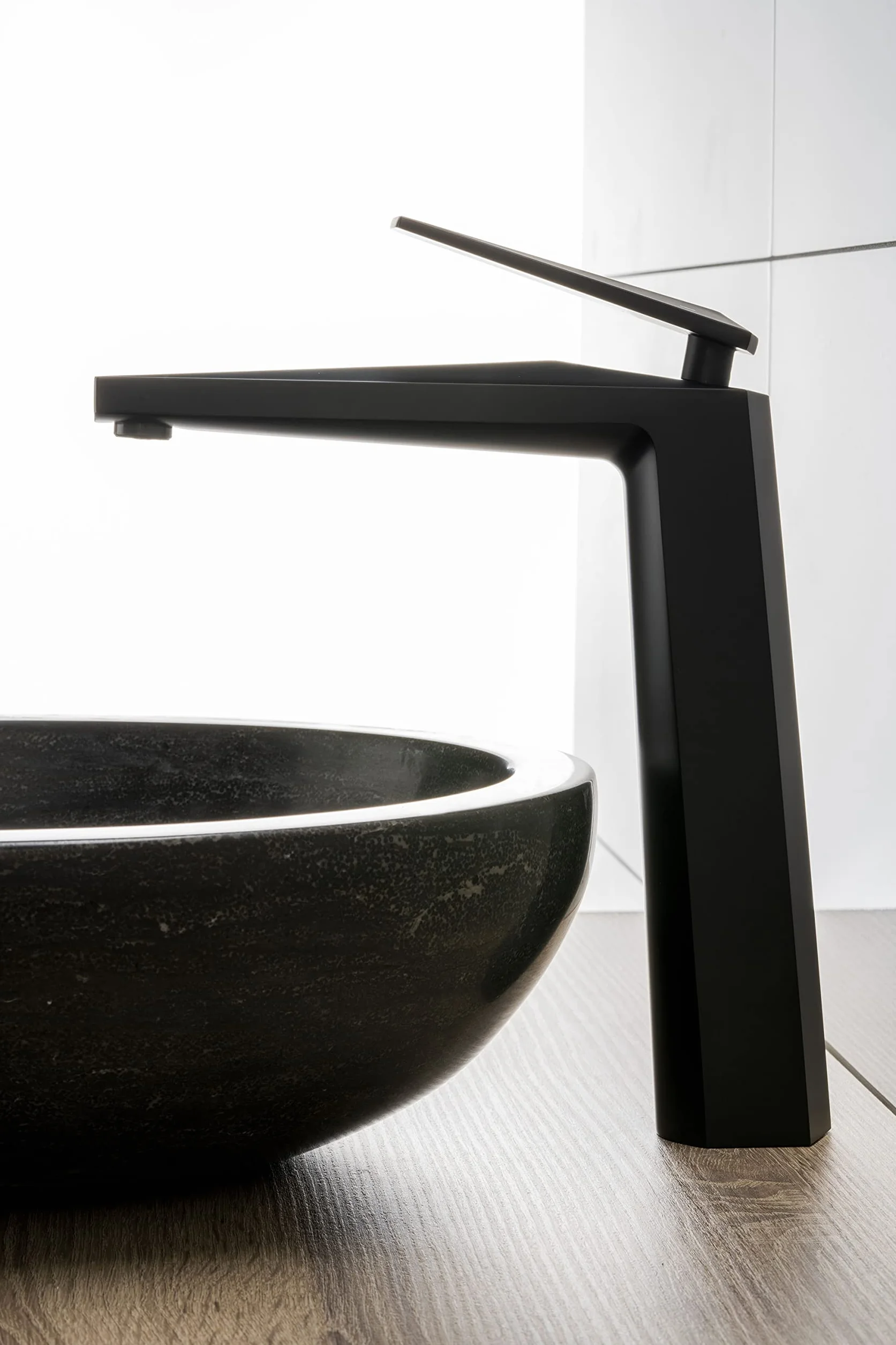 44S1-B Duża Bateria Łazienkowa | Mieszacz Umywalkowy Chromowany z Ceramiczną Kartuszą | Trwała Bateria Mosiężna | Nowoczesny Design - Matt Czarny