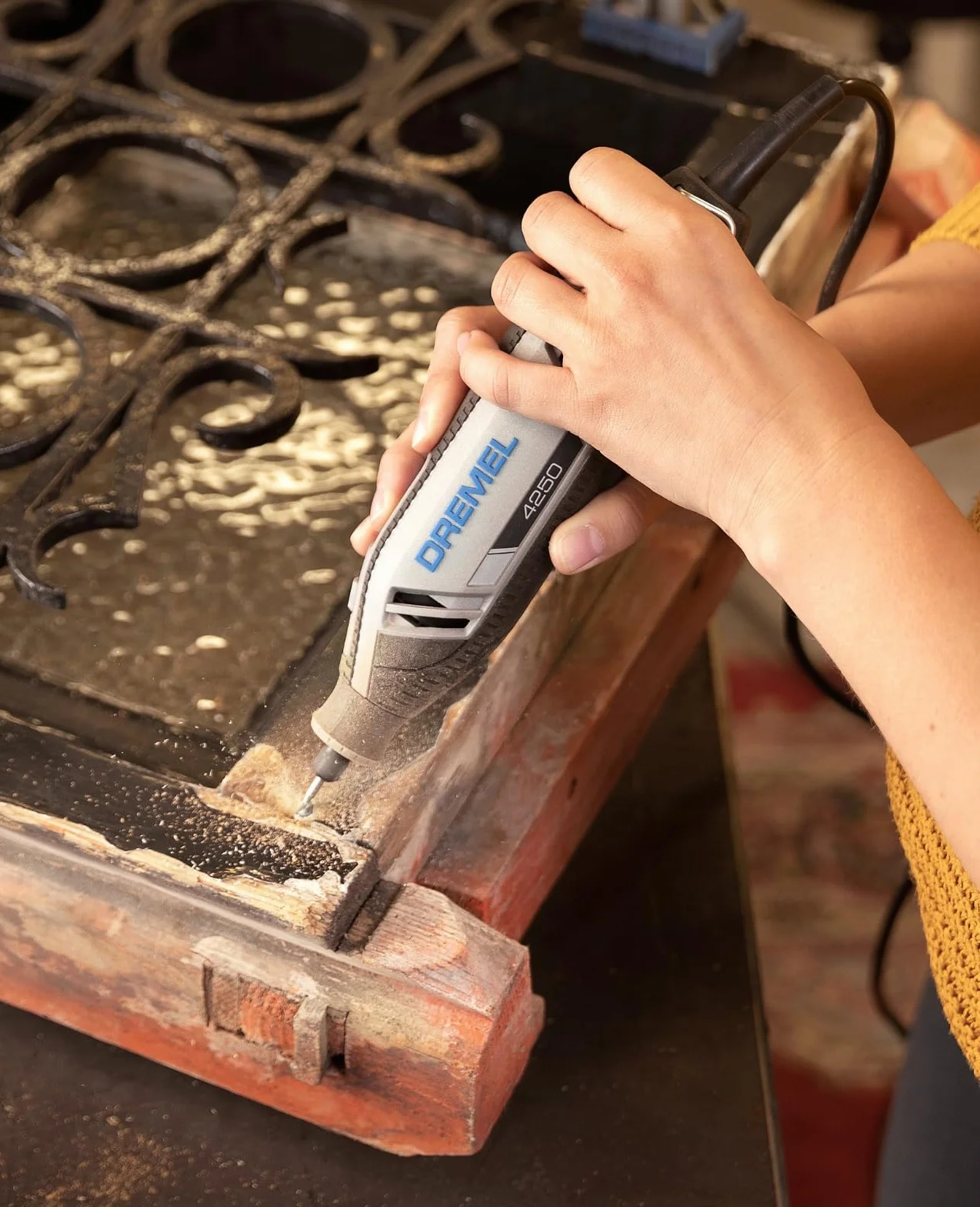 Dremel 4250 Narzędzie obrotowe 175 W – zestaw z narzędziem wielofunkcyjnym i 3 przystawkami / 45 akcesoriami, silnik 175 W ze sterowaniem elektron., regulacja prędkości obr. 5 000 – 35 000 obr./min