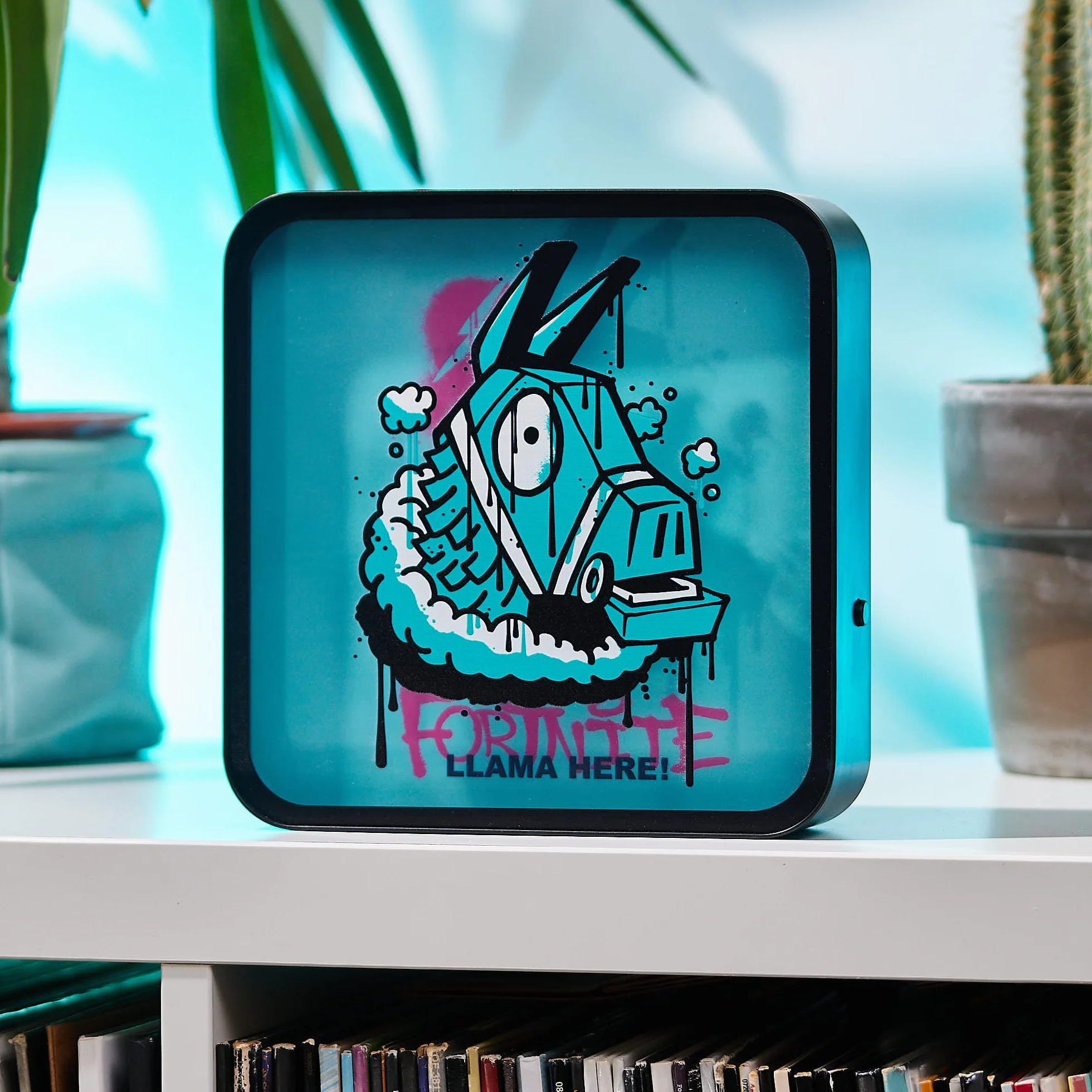 Numskull Fortnite akrylowa lampa LED Light Box – oficjalna lampa LED z lamą, na biurko lub na ścianie, zasilana przez USB lub baterię, wysokość 22 cm
