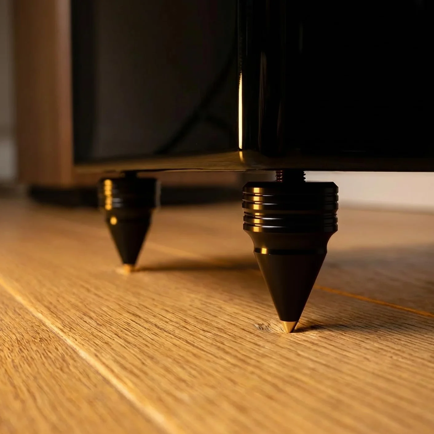 Kolce głośnikowe M6 20 mm 34 mm czarne aluminium mosiężną końcówką zestaw 4 szt. nóżki izolacyjne CNC do głośników HiFi