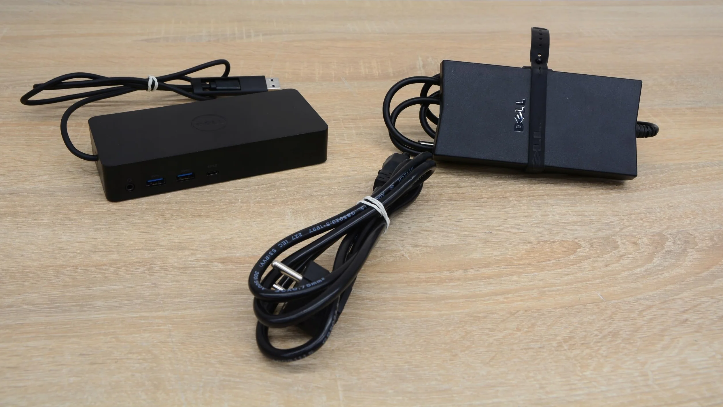 Dell D6000 USB-C Triple Station dokująca, 4K, UHD 5K, USB 3.0, Gigabit Ethernet, 130W zasilacz, Ładowanie 65W