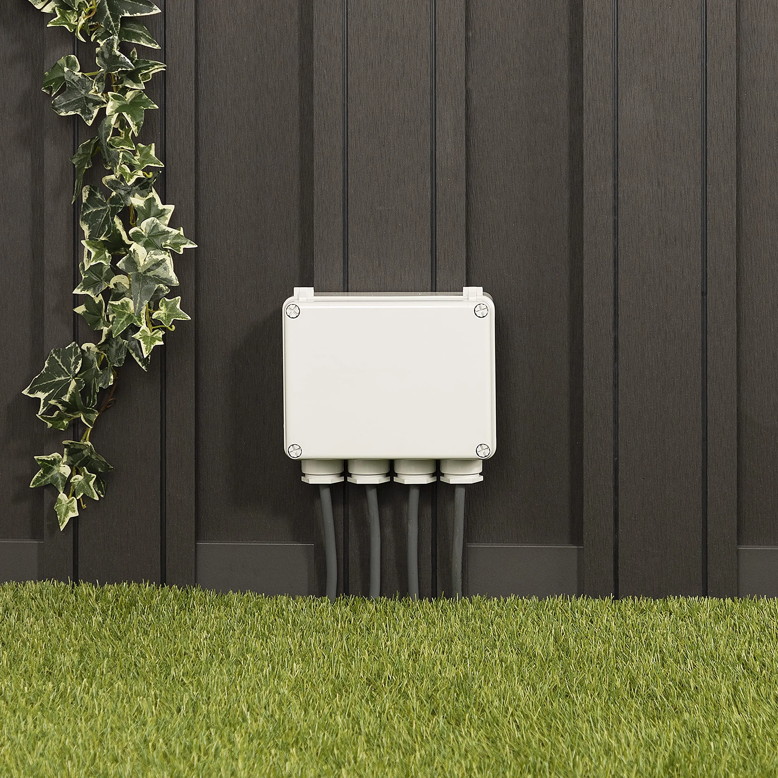 Smartwares Plug & Connect - Zewnętrzny 3-kanałowy zestaw przełączników - Wodoodporny IP55 - Skrzynka przyłączeniowa i 4-kanałowy pilot - SH4-99652, biały