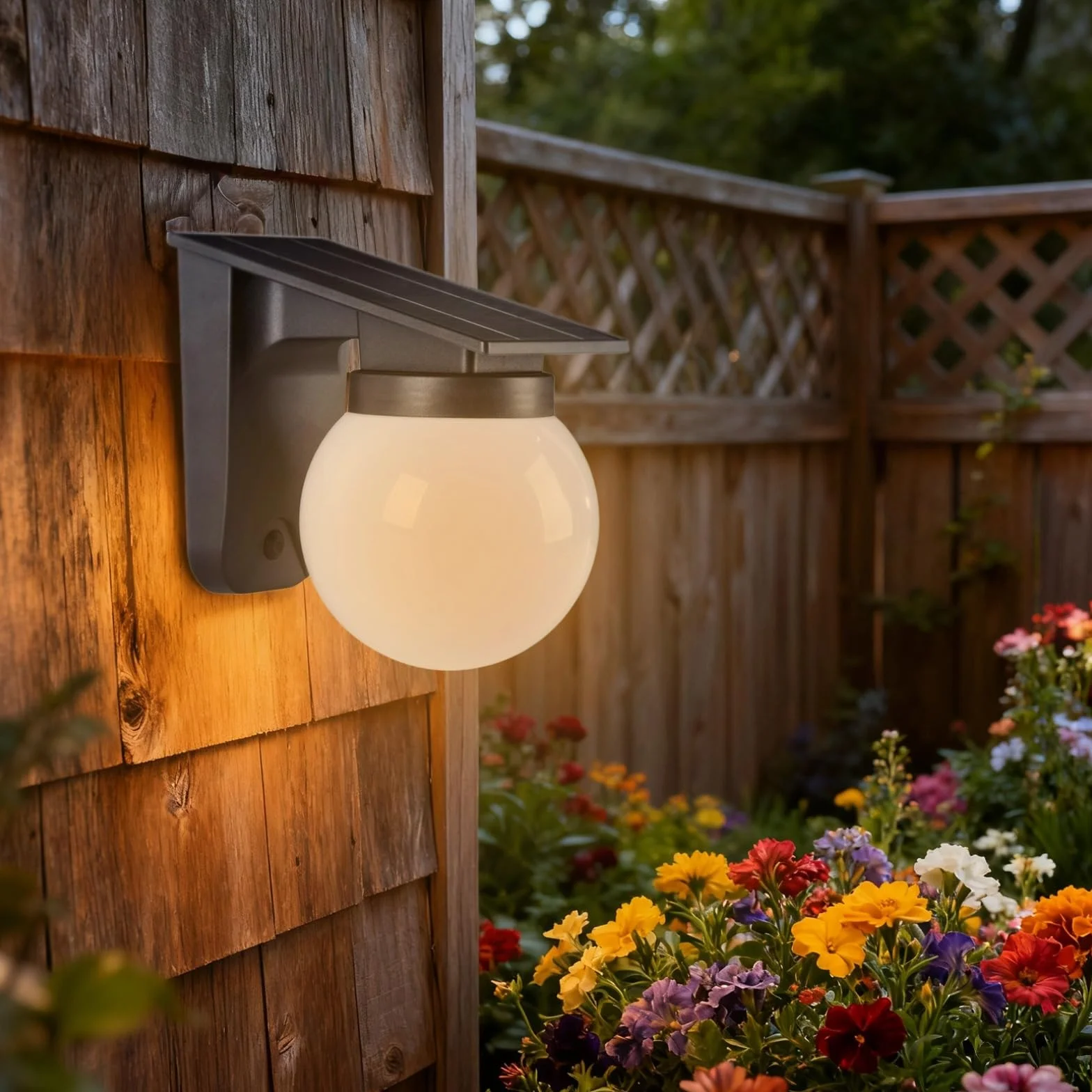 Solarne lampy ogrodzeniowe, zewnętrzne lampy solarne z 3 trybami oświetlenia, czarno-biała konstrukcja kuli, montowane na ścianie lampy solarne z silikonowym panelem 18 x 11,4 cm, do ogrodu, na patio