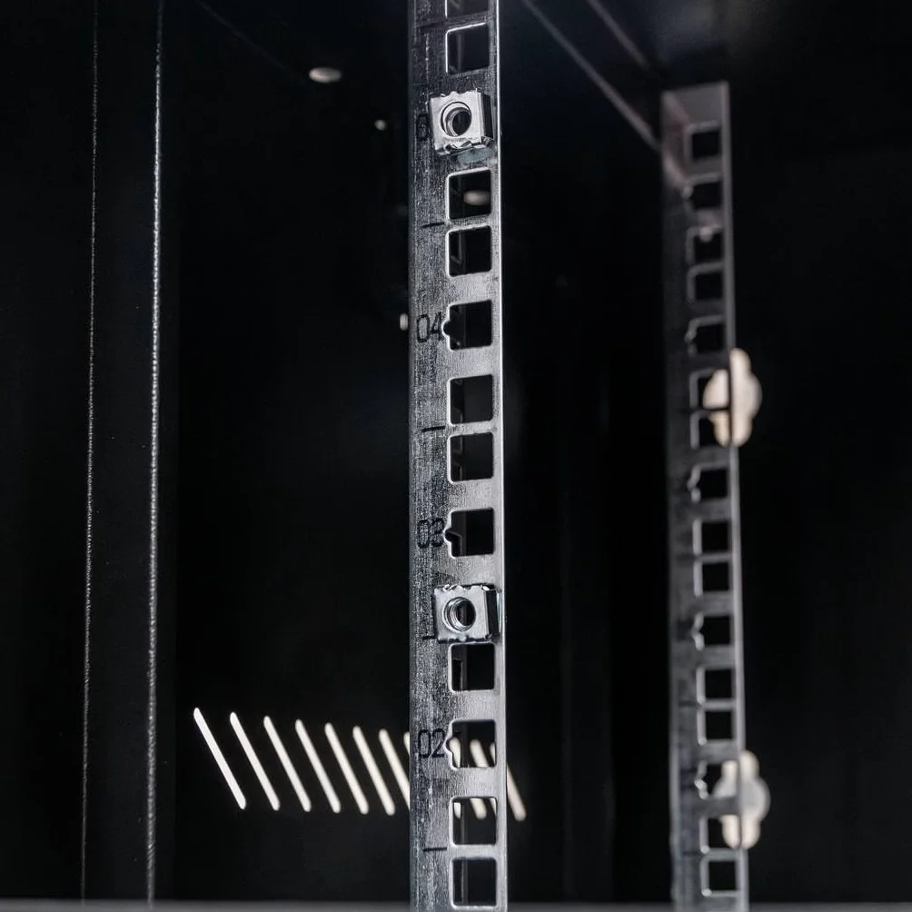Szafa Rack 19" 6U Wisząca Serwerowa 400 mm Otwierane Boki Metalowa Czarna Mega-M