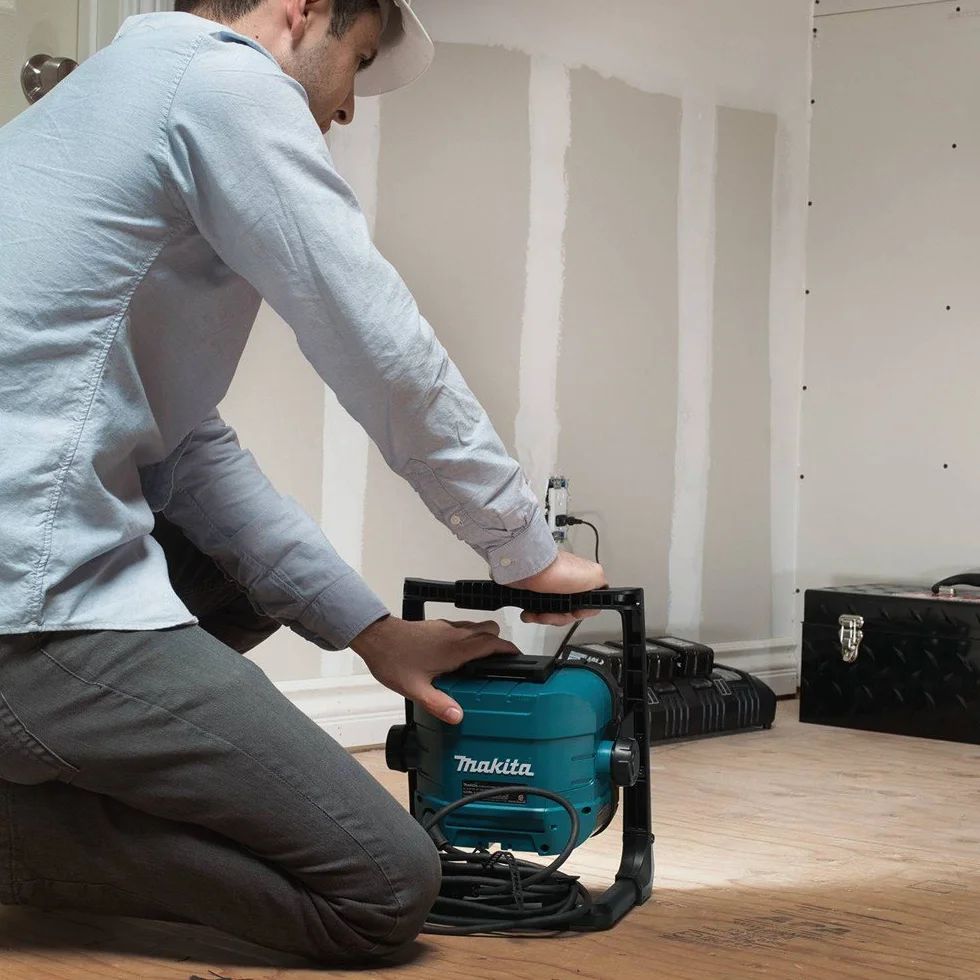 Makita DML805 Reflektor Budowlany LED 10 W 230 V Czarny/Turkusowy 26,42 x 33,02 x 16,51 cm