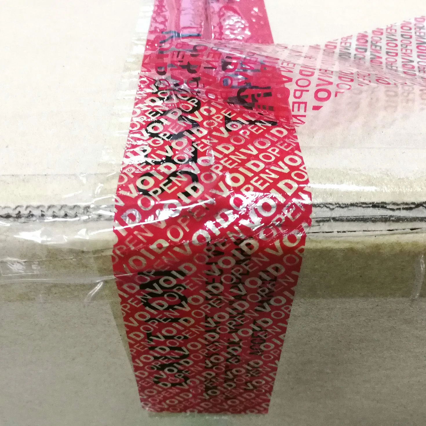 1 Rolka 100% Całkowita Transferową Security Tape Ochrona Przed Manipulacją Widoczna Taśma Zabezpieczająca (5 cm X 50 M X 2 Mil, Ultragruba Folia "Void", Czerwona - TamperSTOP)