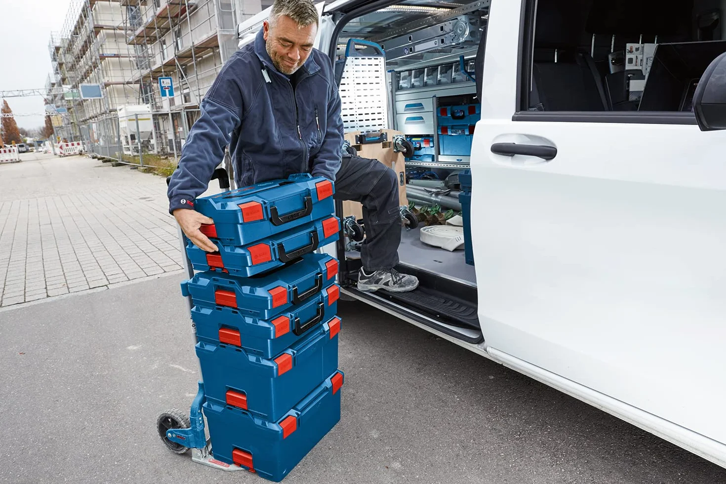 Bosch Professional: system walizek L-BOXX (pojemność: 28.4 litra, maks. obciążenie: 25 kg, waga: 2.4 kg, materiał: tworzywo sztuczne ABS, PA6)