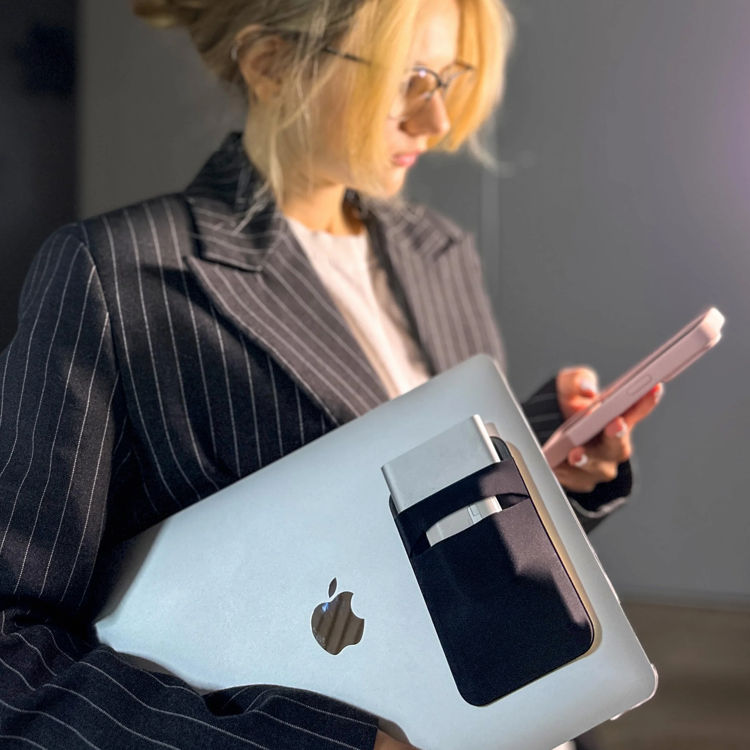 MyGadget Etui na zewnętrzny dysk twardy samoprzylepny czarny