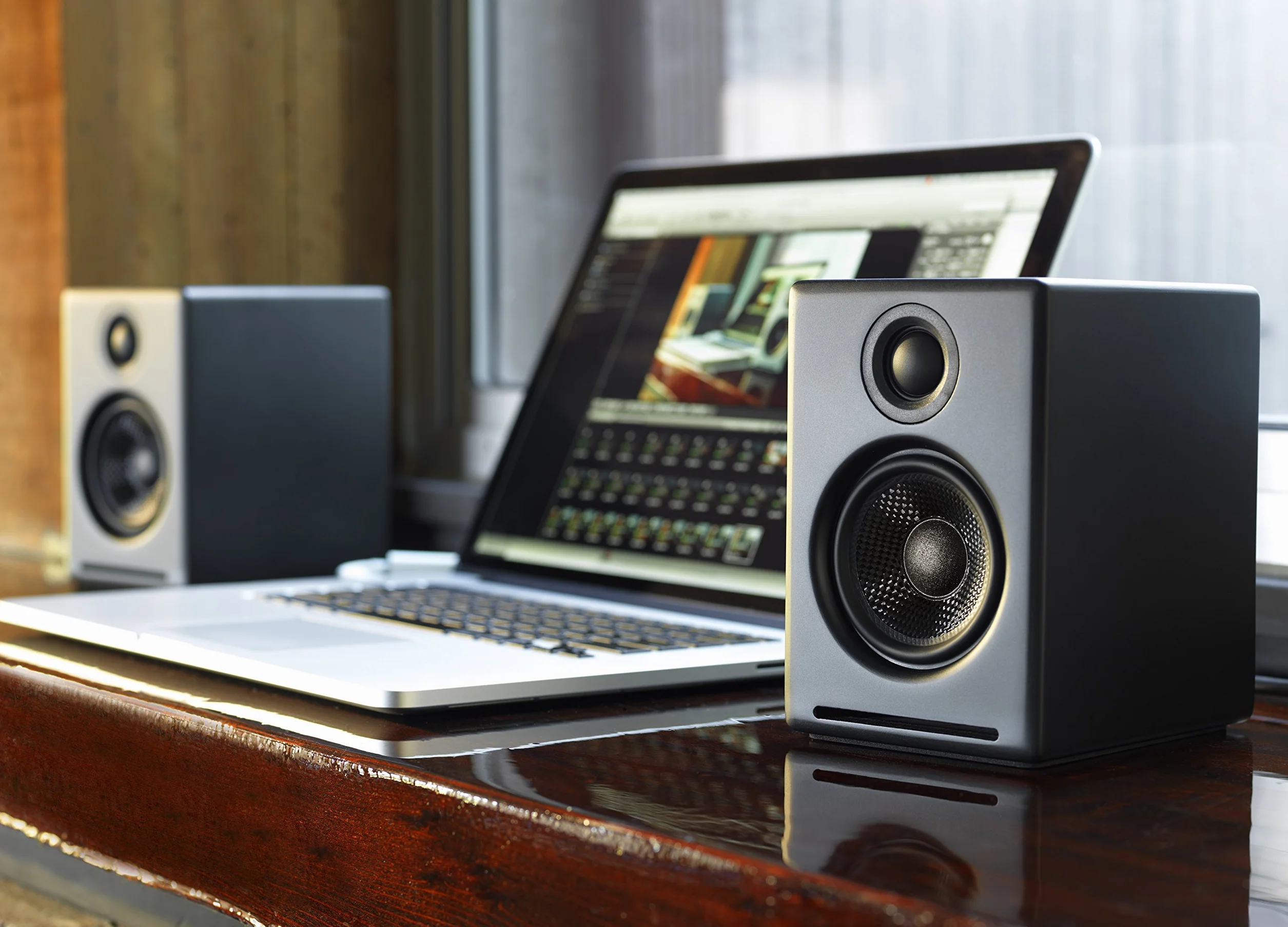 Głośniki komputerowe Audioengine A2 Bluetooth — bezprzewodowy system głośników komputerowych o mocy 60 W